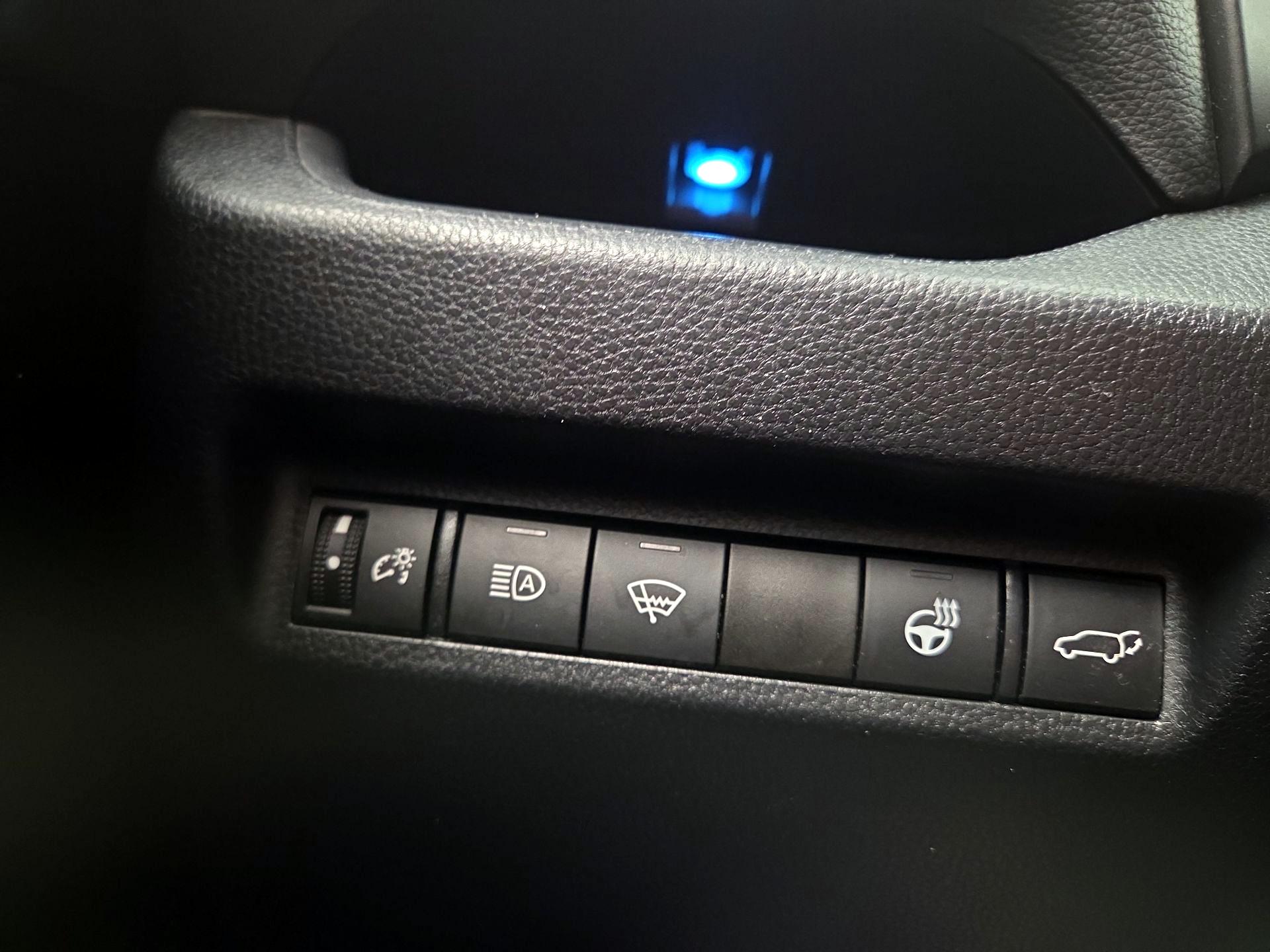 Thumbnail: 2021 Toyota RAV4 - 13