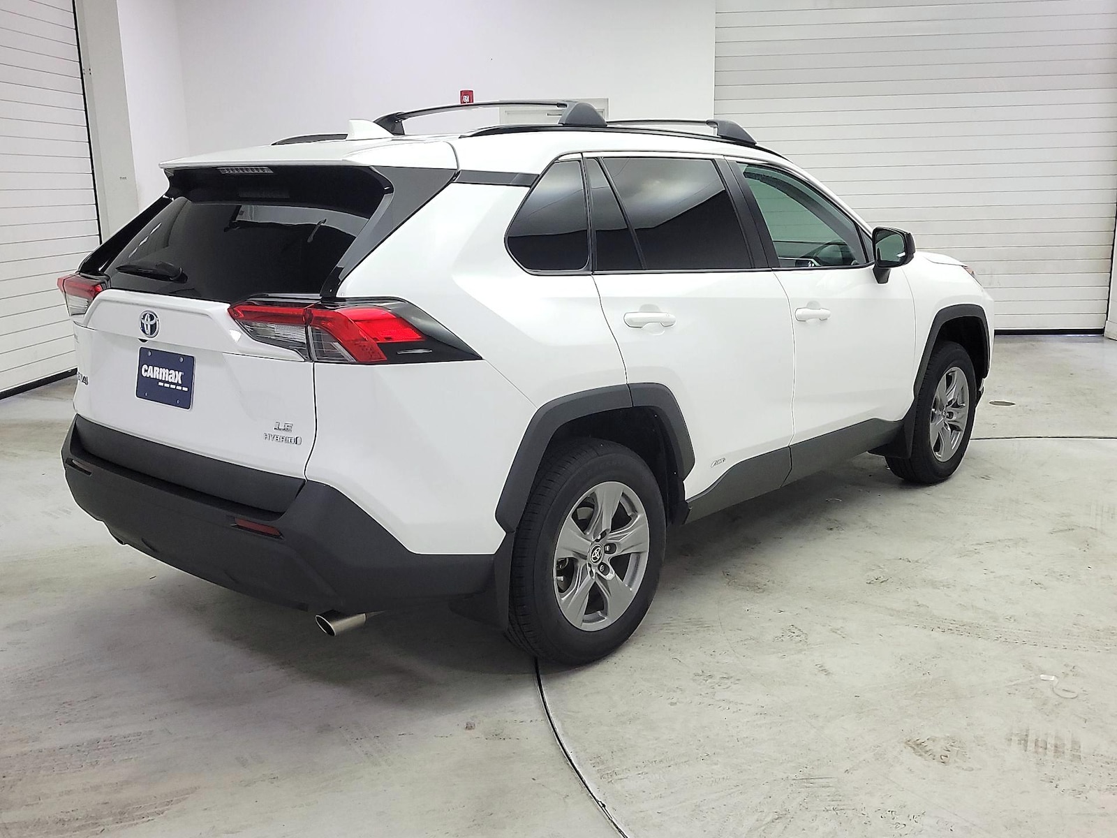 2022 Toyota RAV4 LE - Photo 5