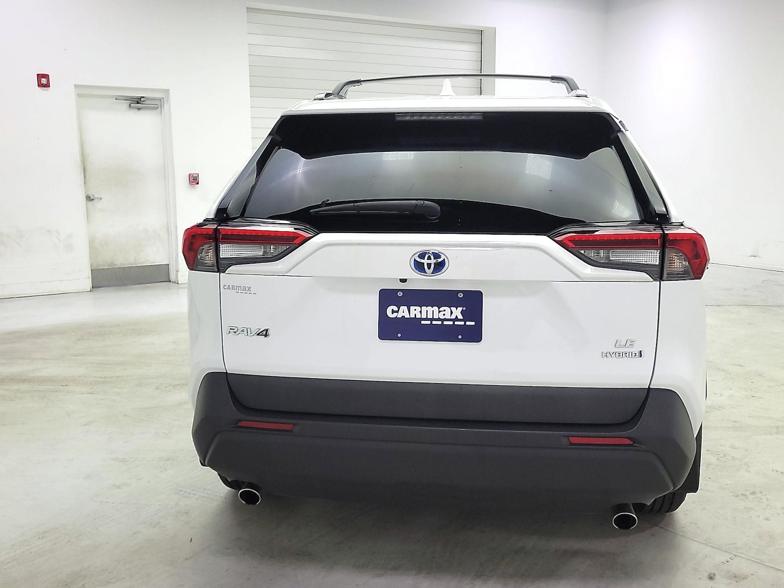 2022 Toyota RAV4 LE - Photo 6