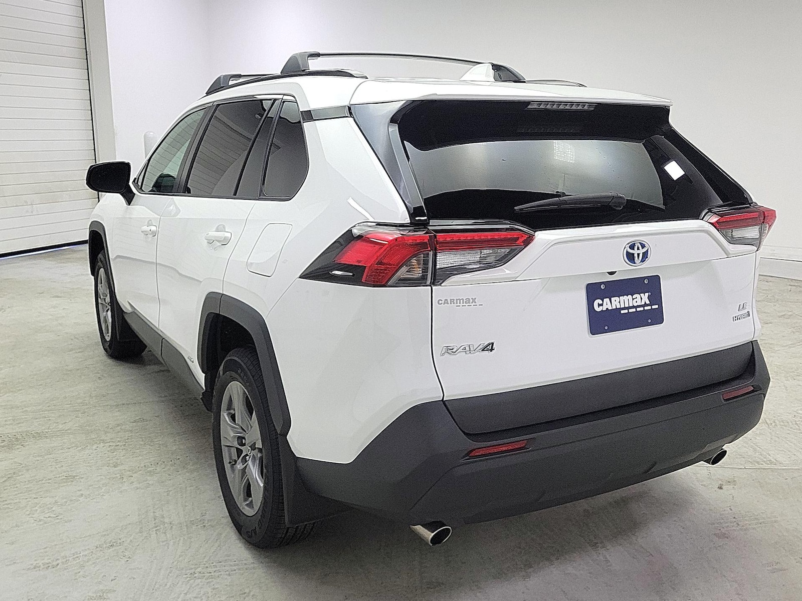 2022 Toyota RAV4 LE - Photo 7