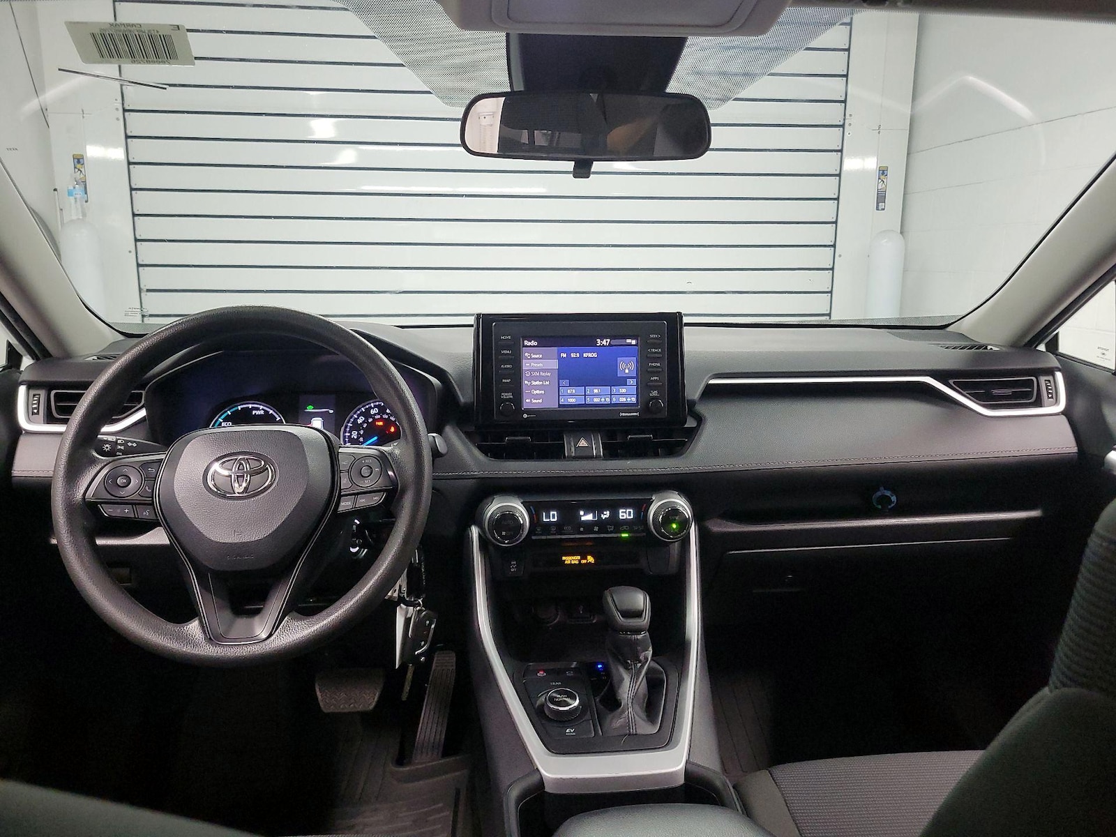2022 Toyota RAV4 LE - Photo 8