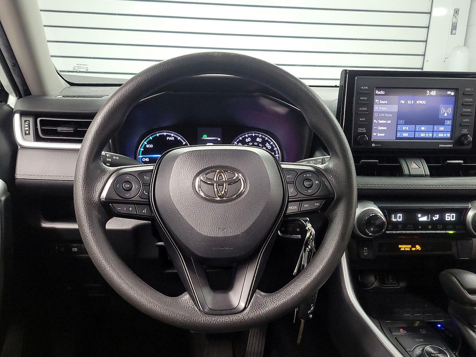 2022 Toyota RAV4 LE - Photo 9