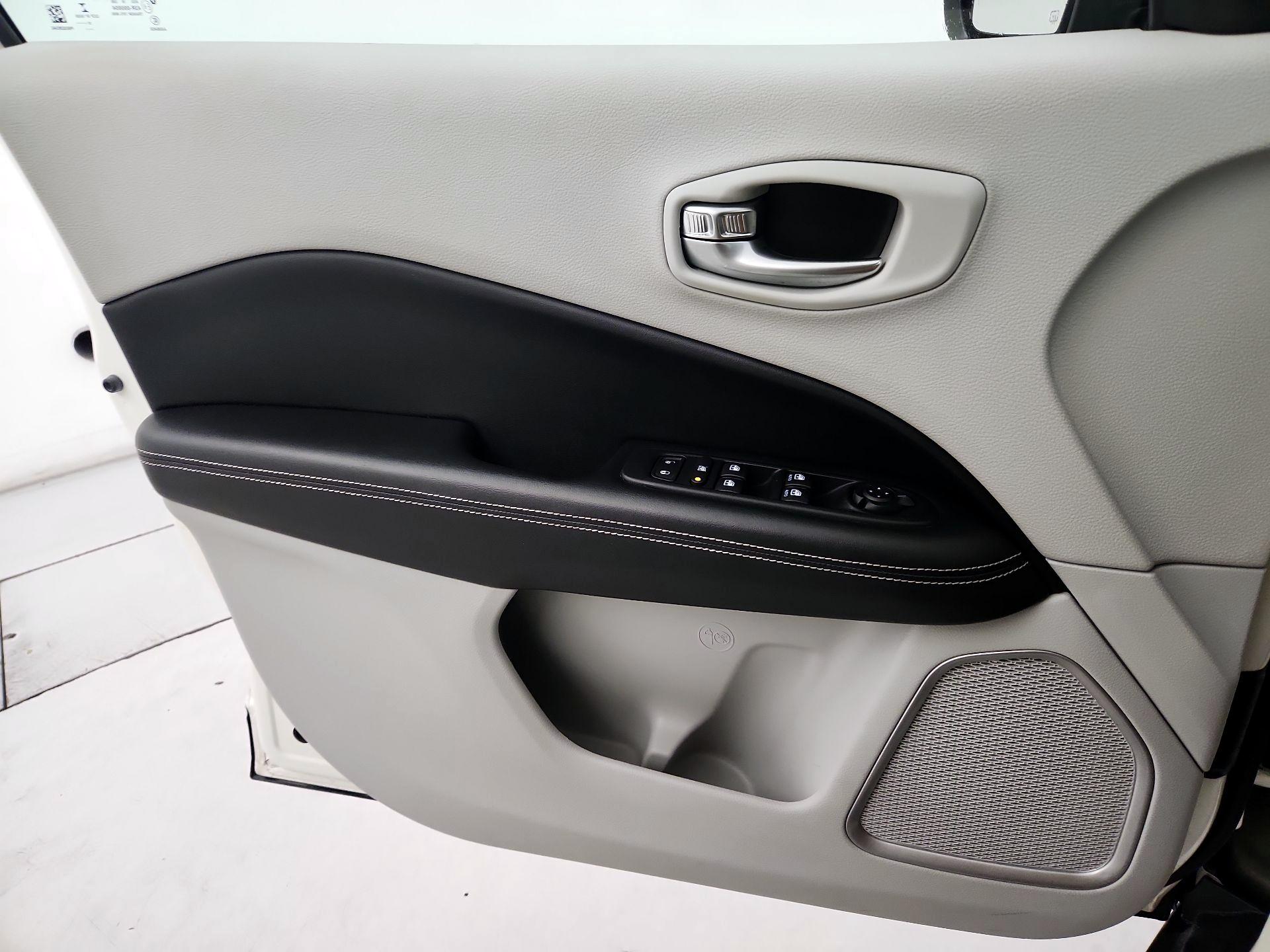 Thumbnail: 2019 Jeep Compass - 12