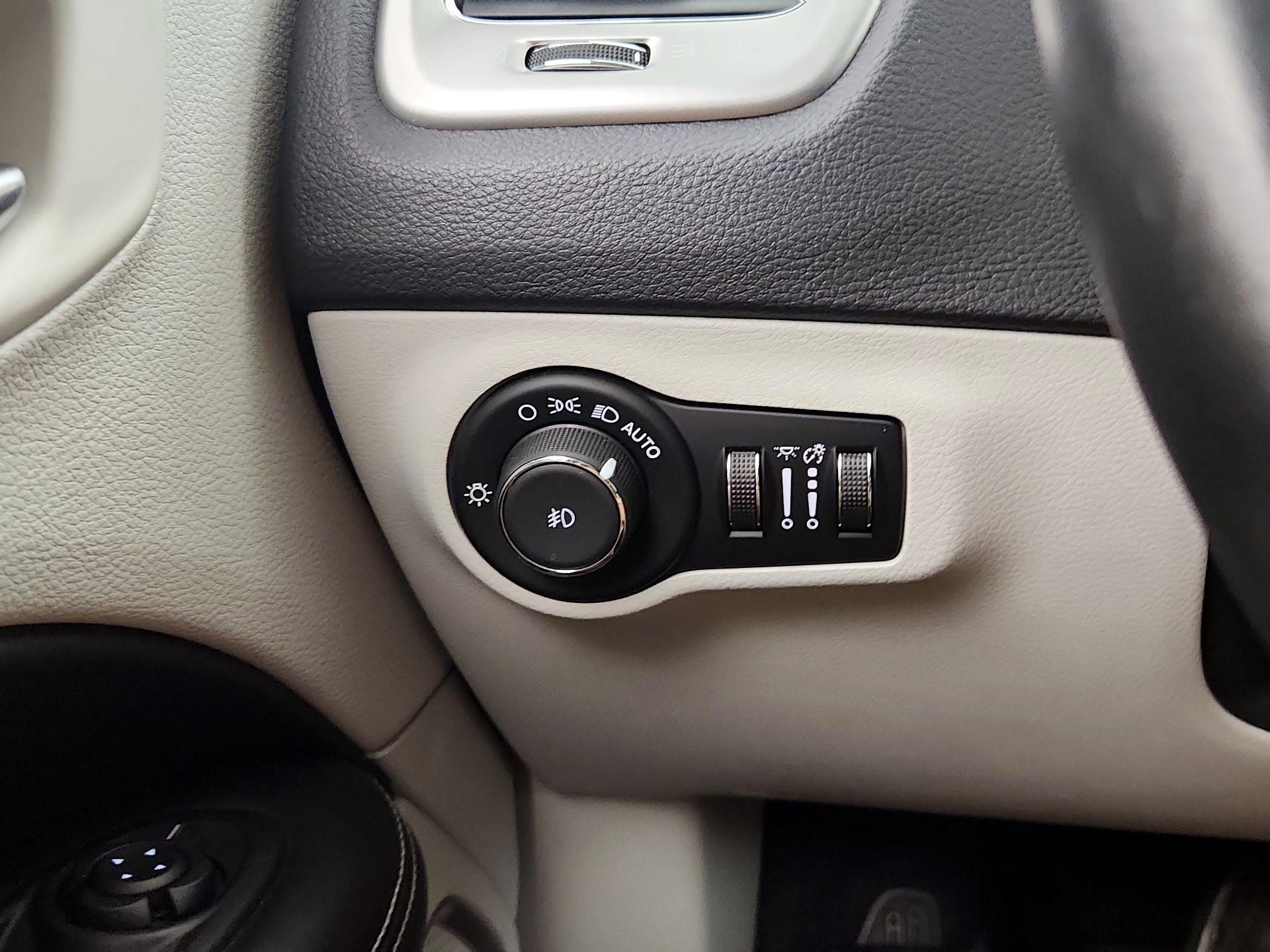 Thumbnail: 2019 Jeep Compass - 13
