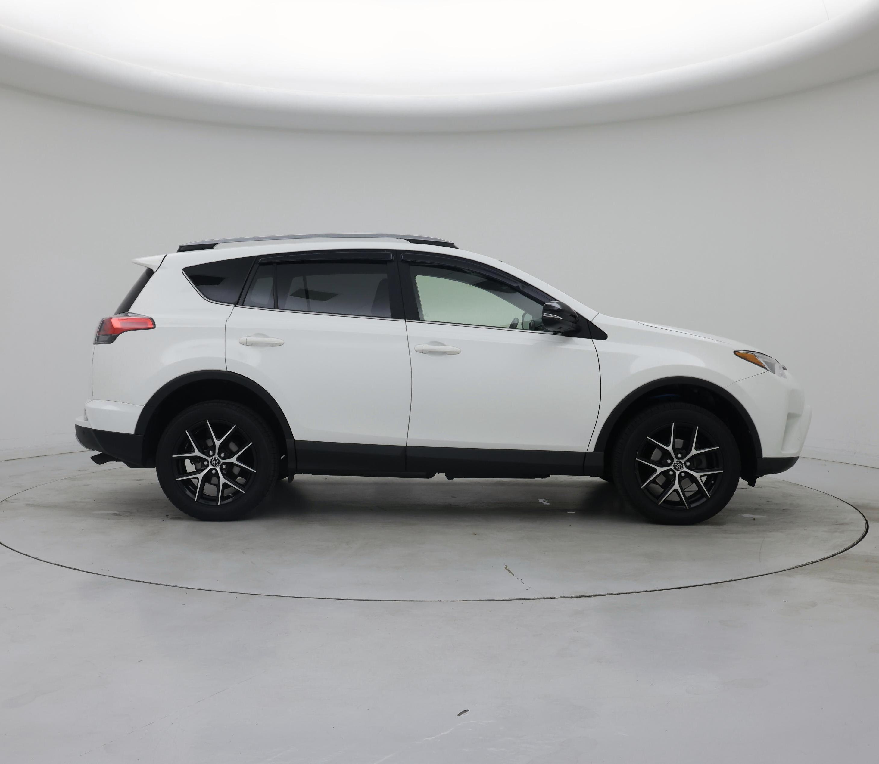 Thumbnail: 2018 Toyota RAV4 - 7