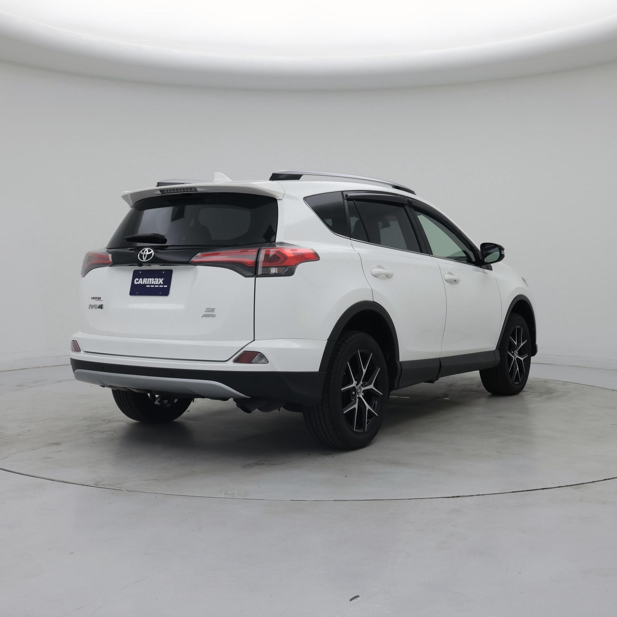 Thumbnail: 2018 Toyota RAV4 - 8