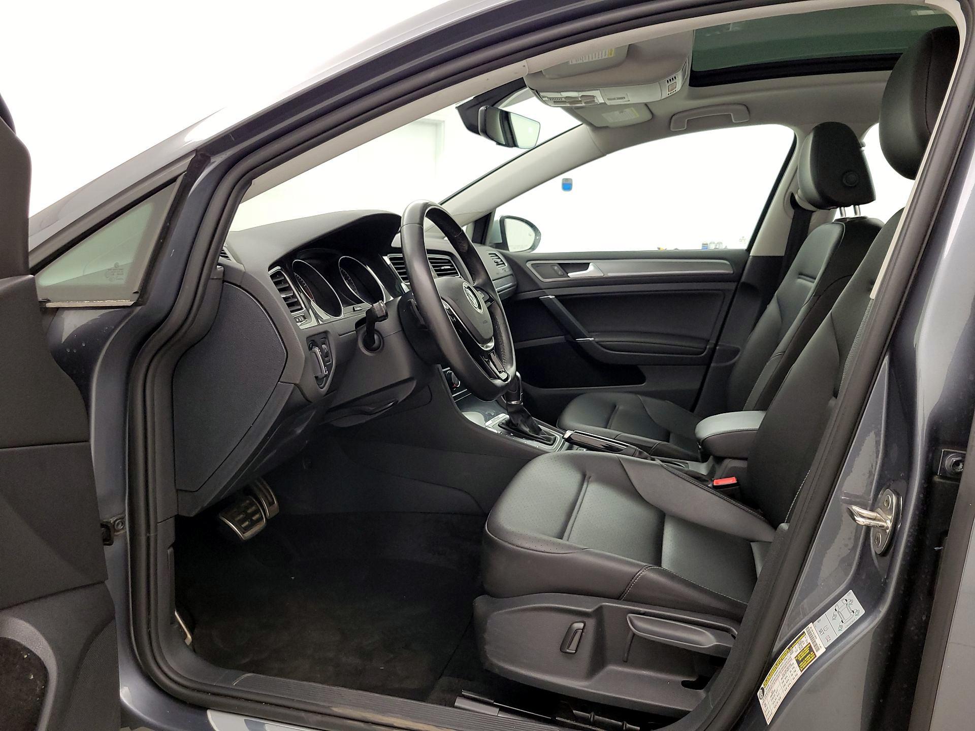 Thumbnail: 2019 Volkswagen Golf - 11