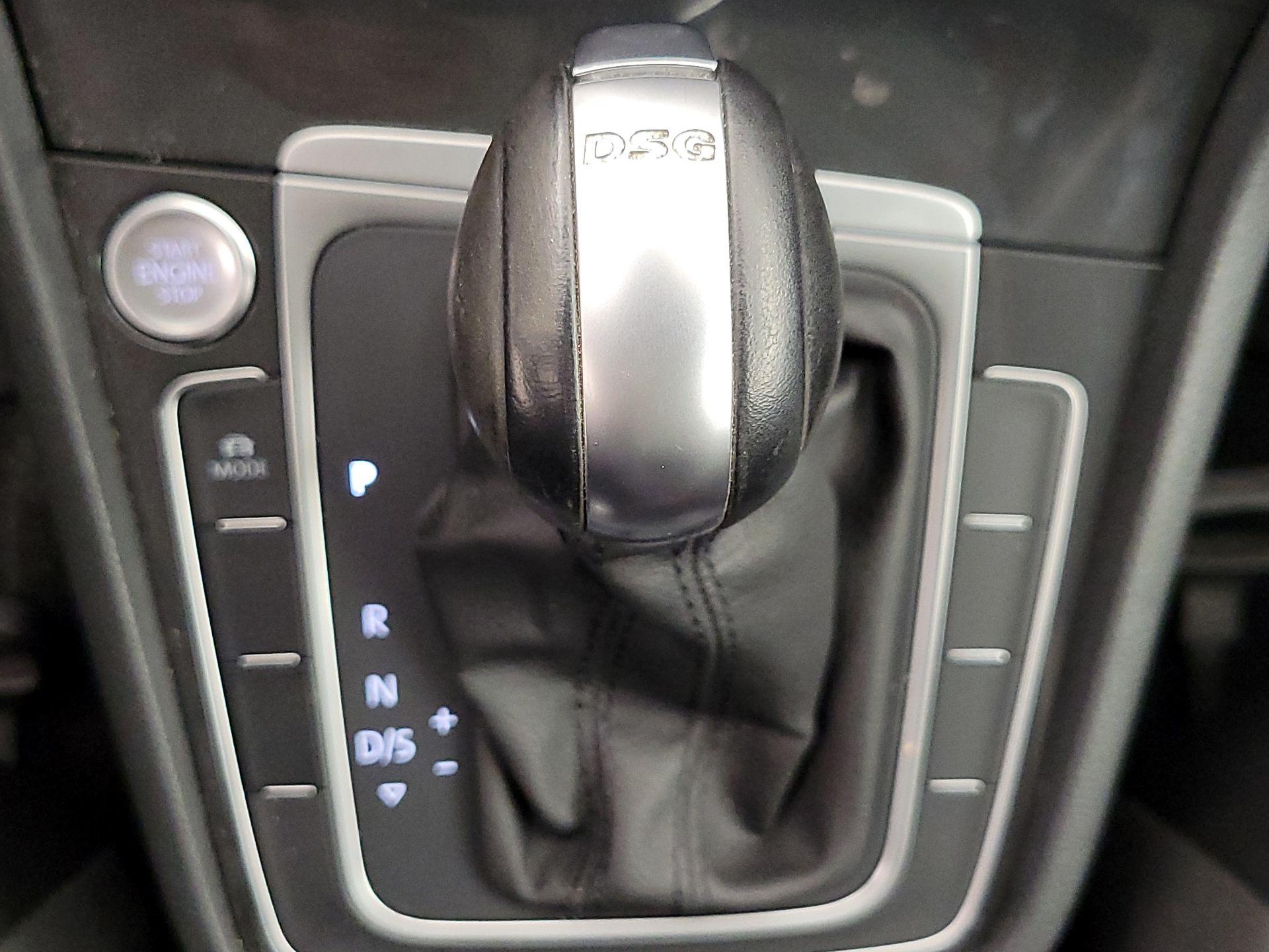 Thumbnail: 2019 Volkswagen Golf - 17