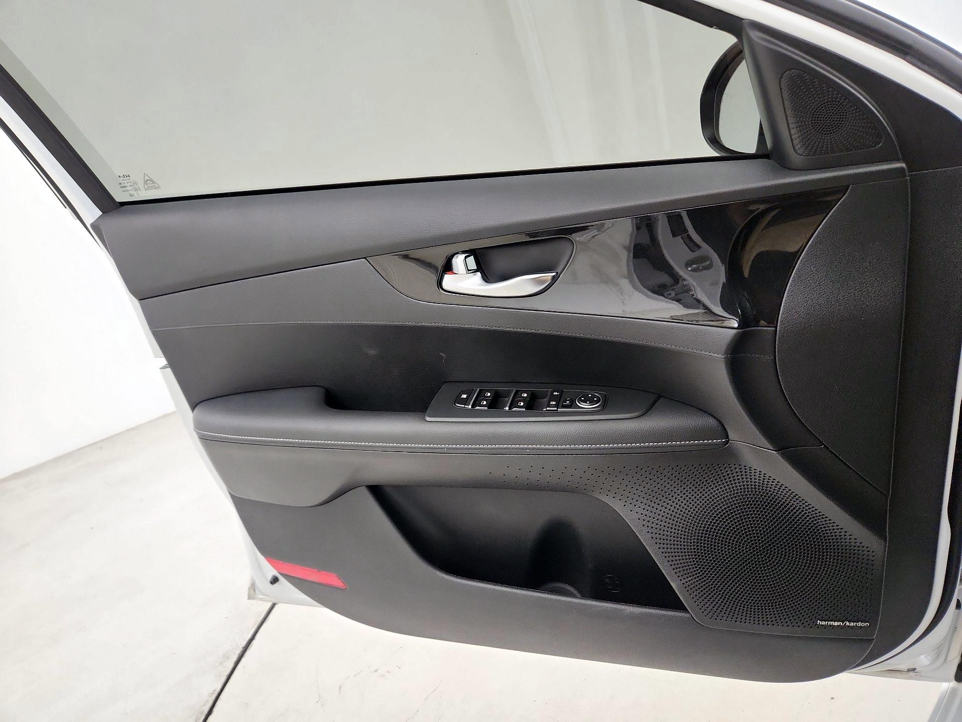 Thumbnail: 2024 Kia Forte - 10