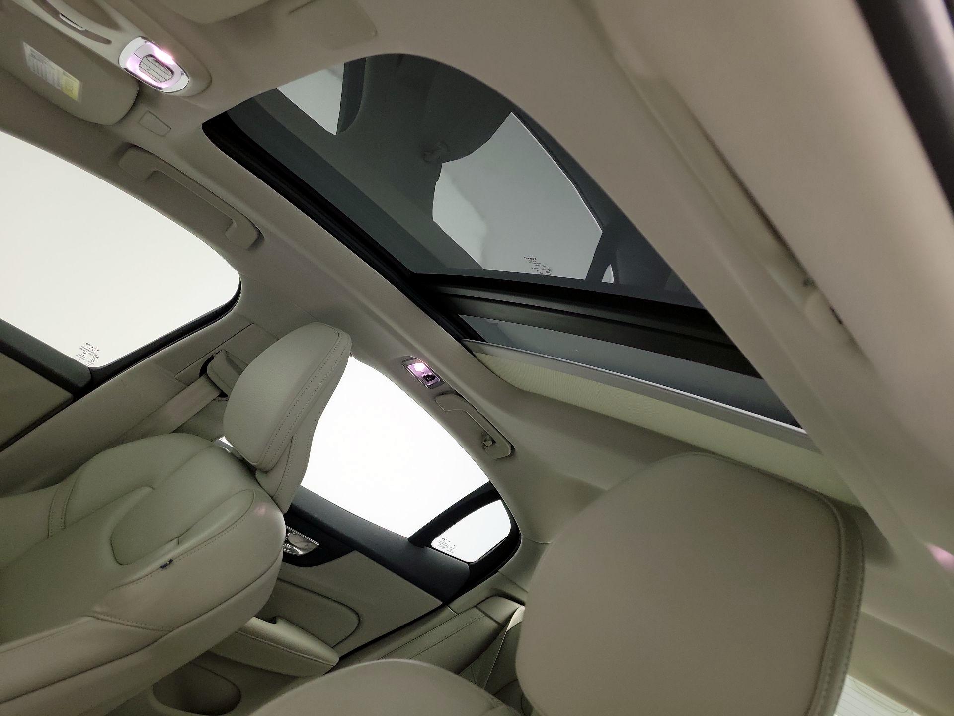 Thumbnail: 2022 Volvo S60 - 20