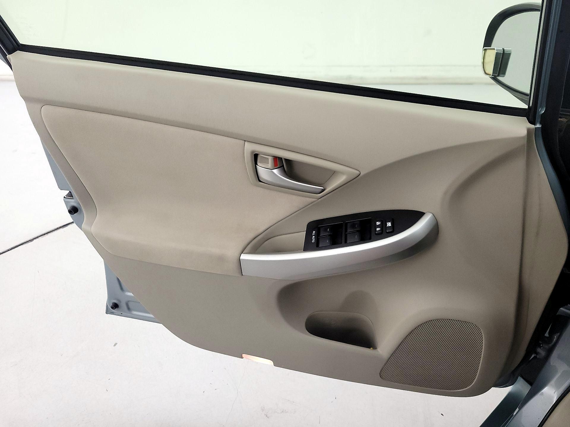 Thumbnail: 2015 Toyota Prius - 12