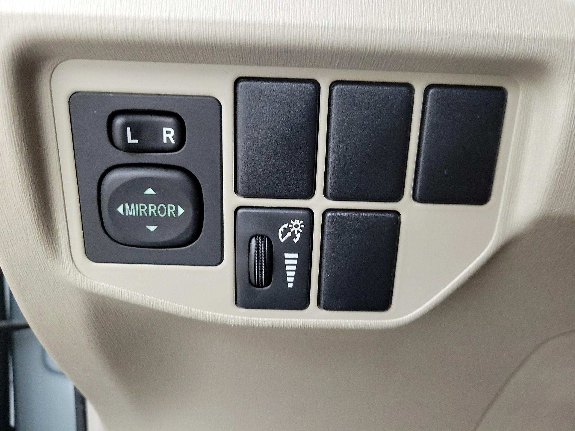 Thumbnail: 2015 Toyota Prius - 13