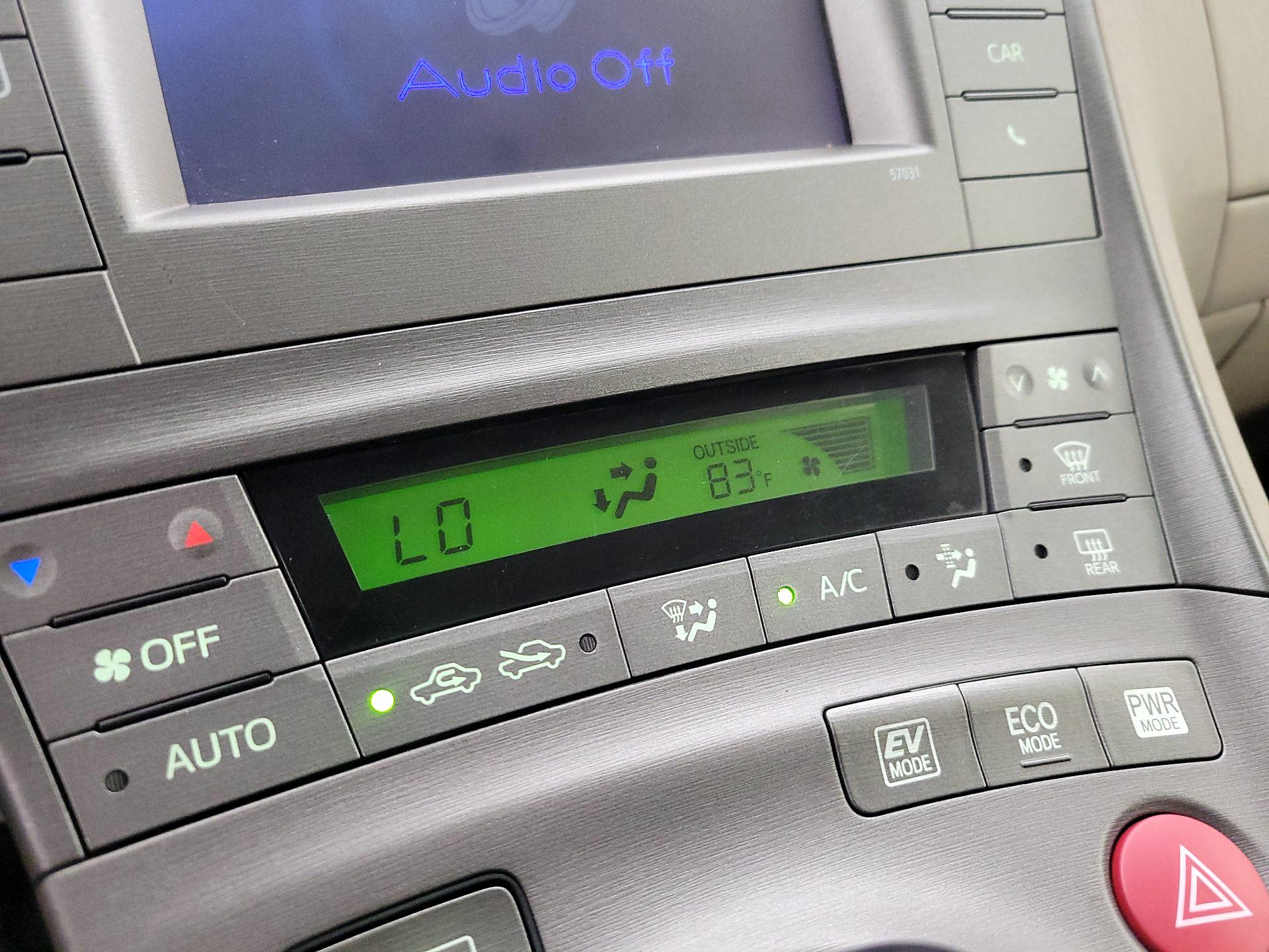 Thumbnail: 2015 Toyota Prius - 16