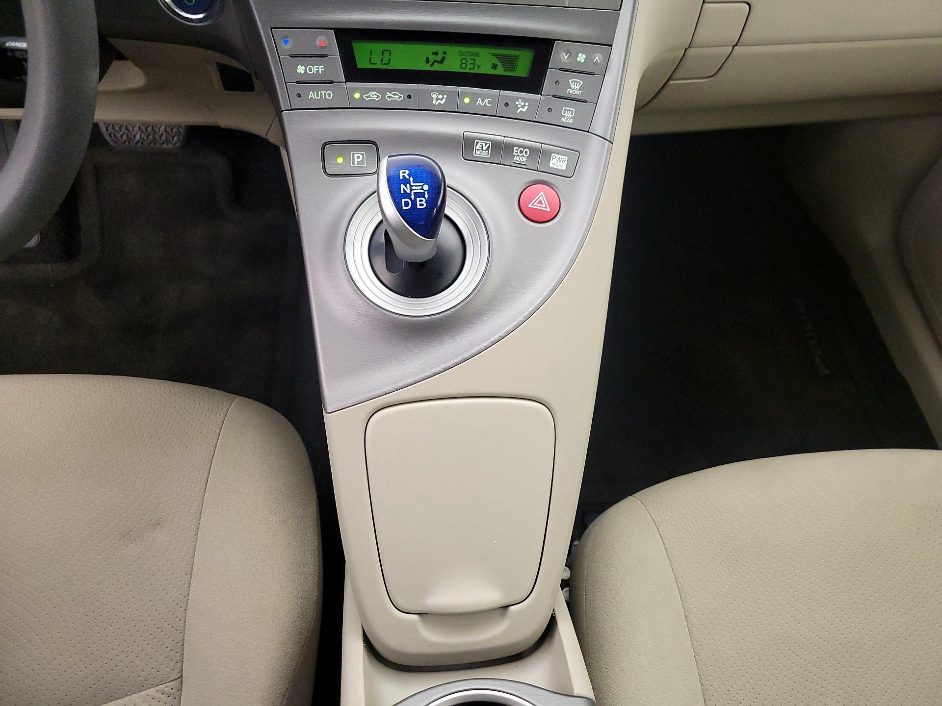 Thumbnail: 2015 Toyota Prius - 17