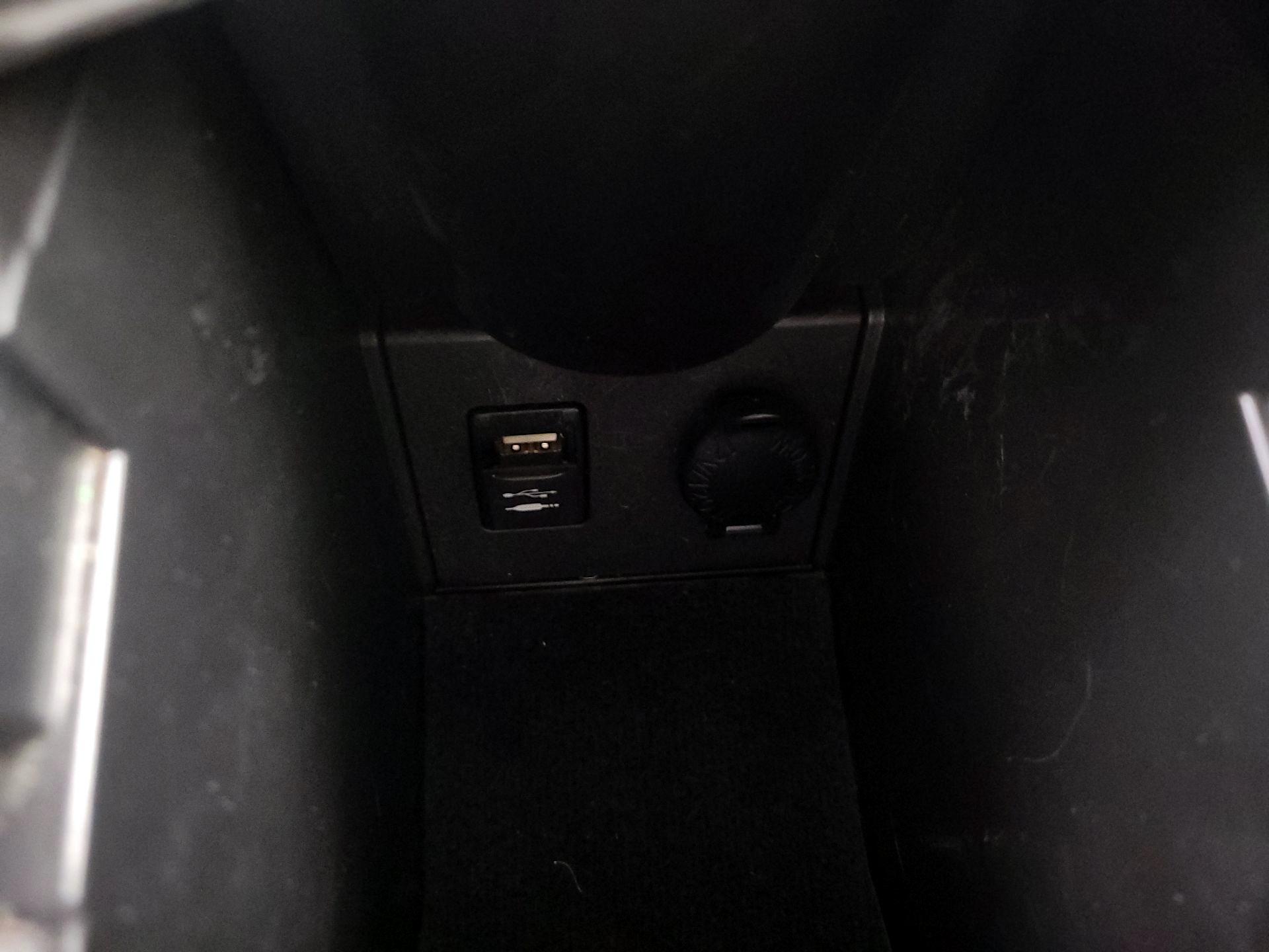 Thumbnail: 2015 Toyota Prius - 18