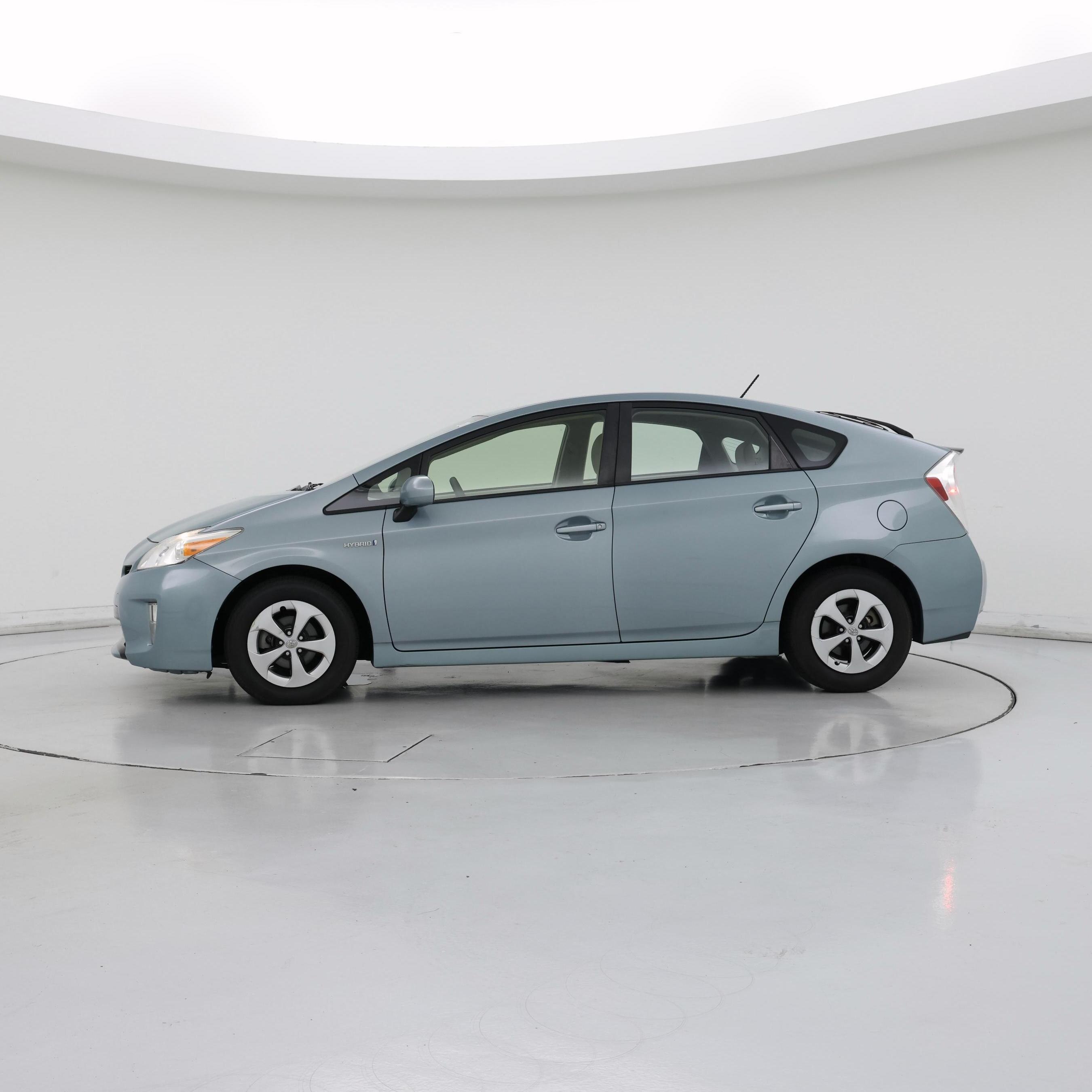 Thumbnail: 2015 Toyota Prius - 3