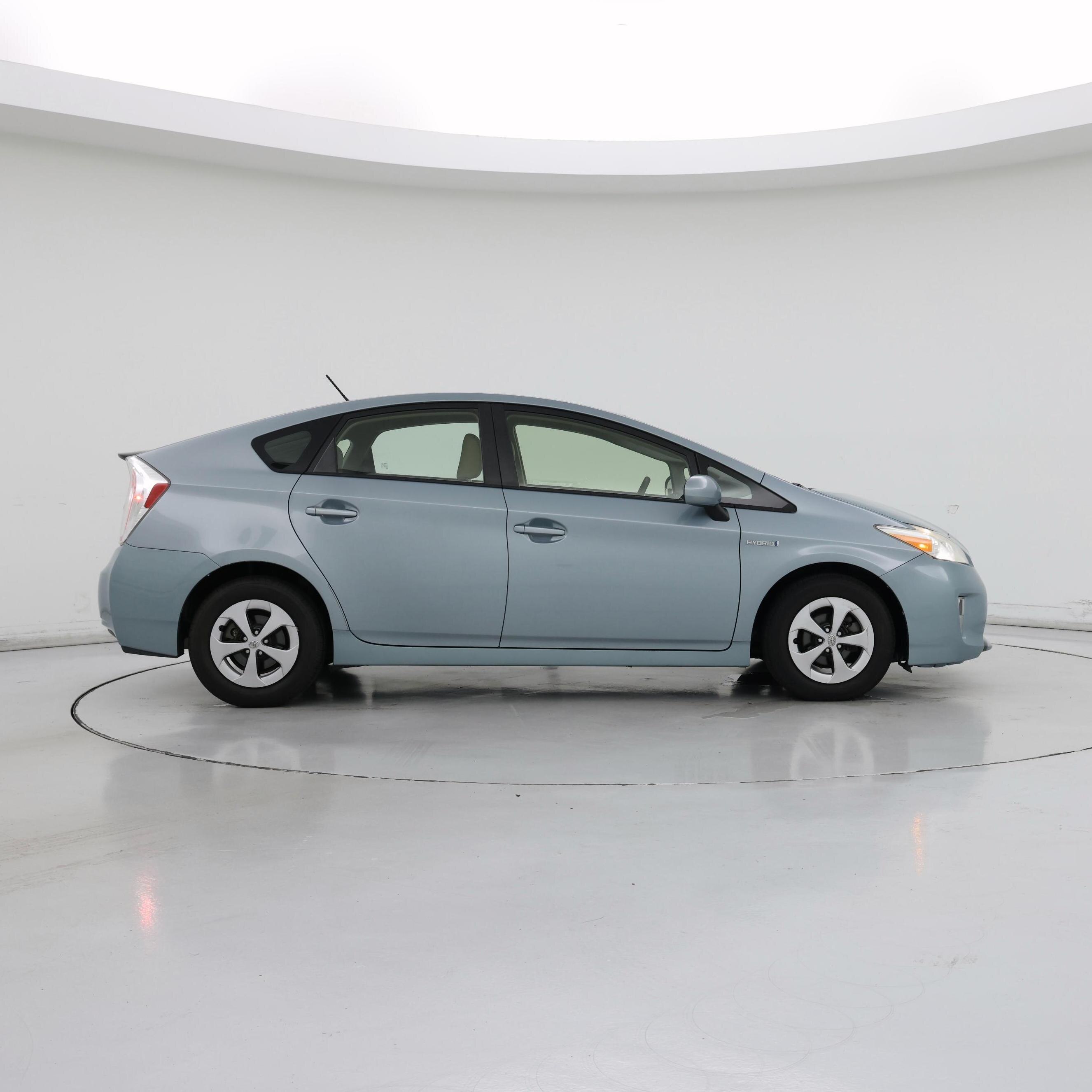 Thumbnail: 2015 Toyota Prius - 7