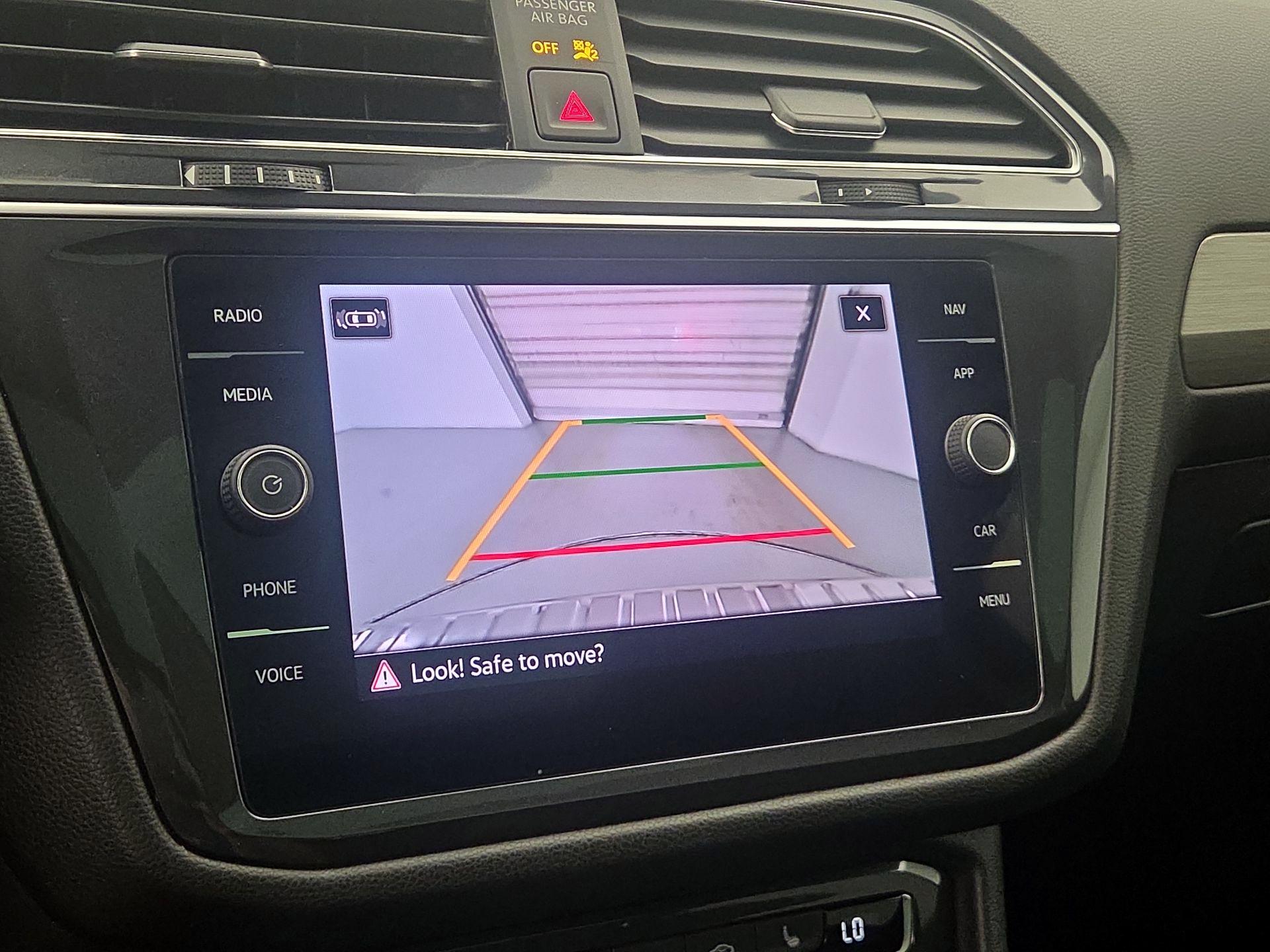 Thumbnail: 2021 Volkswagen Tiguan - 15