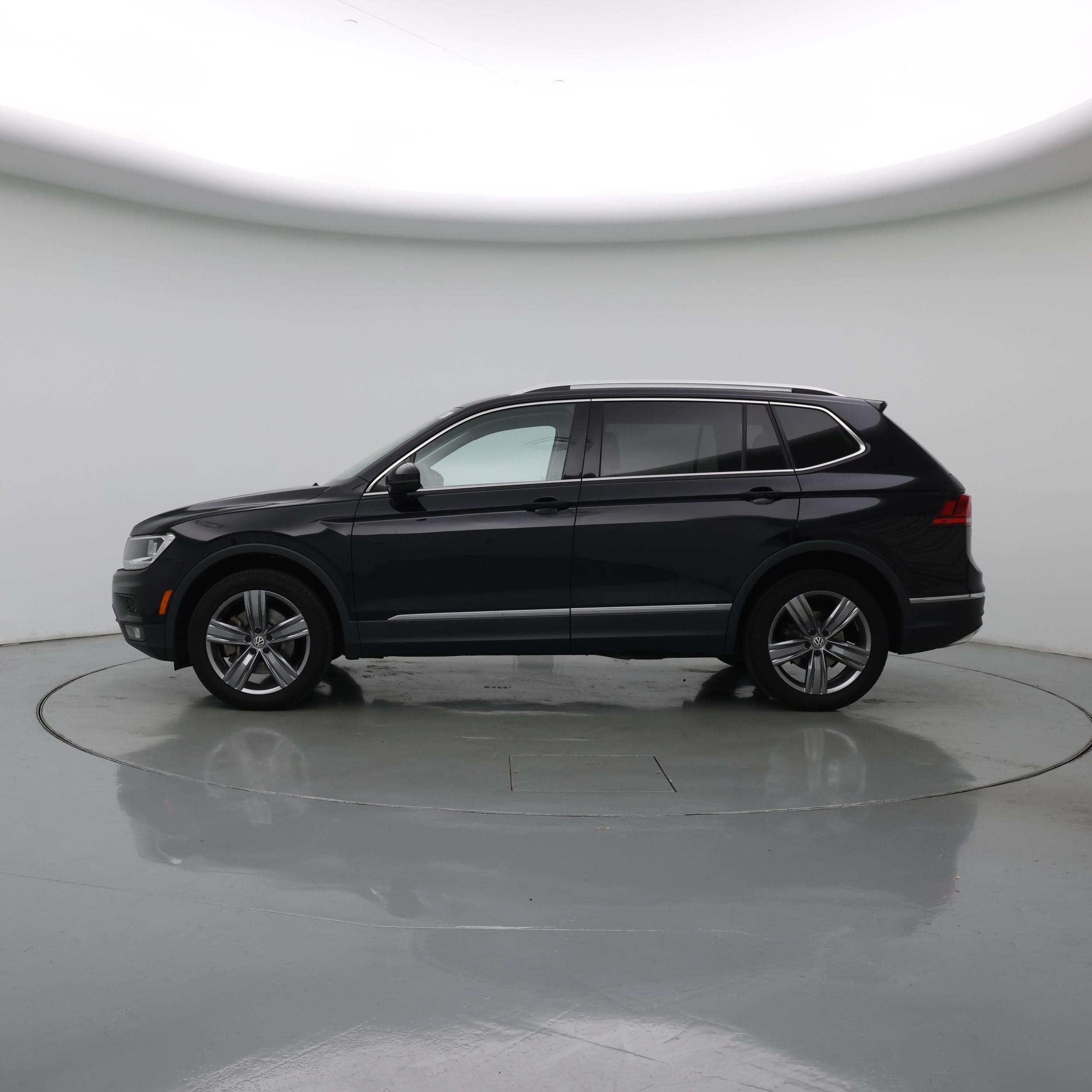 Thumbnail: 2021 Volkswagen Tiguan - 3