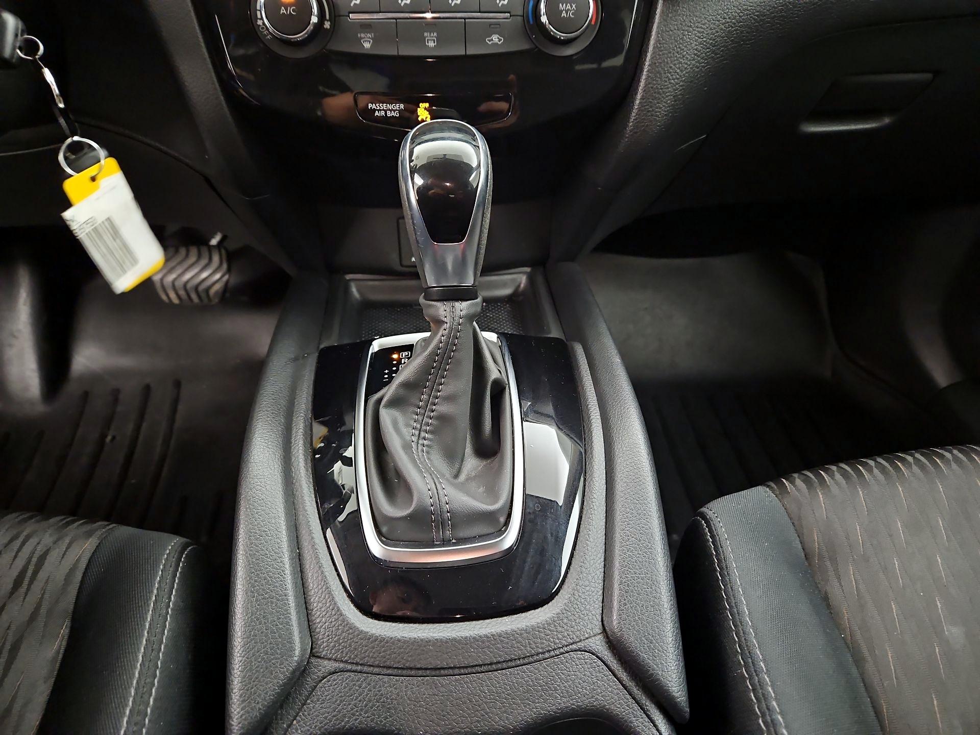 Thumbnail: 2017 Nissan Rogue - 17