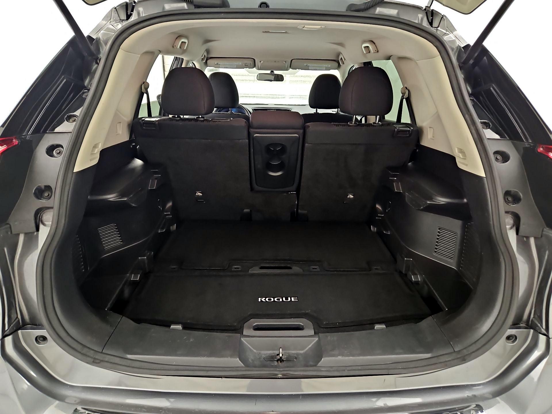 Thumbnail: 2017 Nissan Rogue - 20