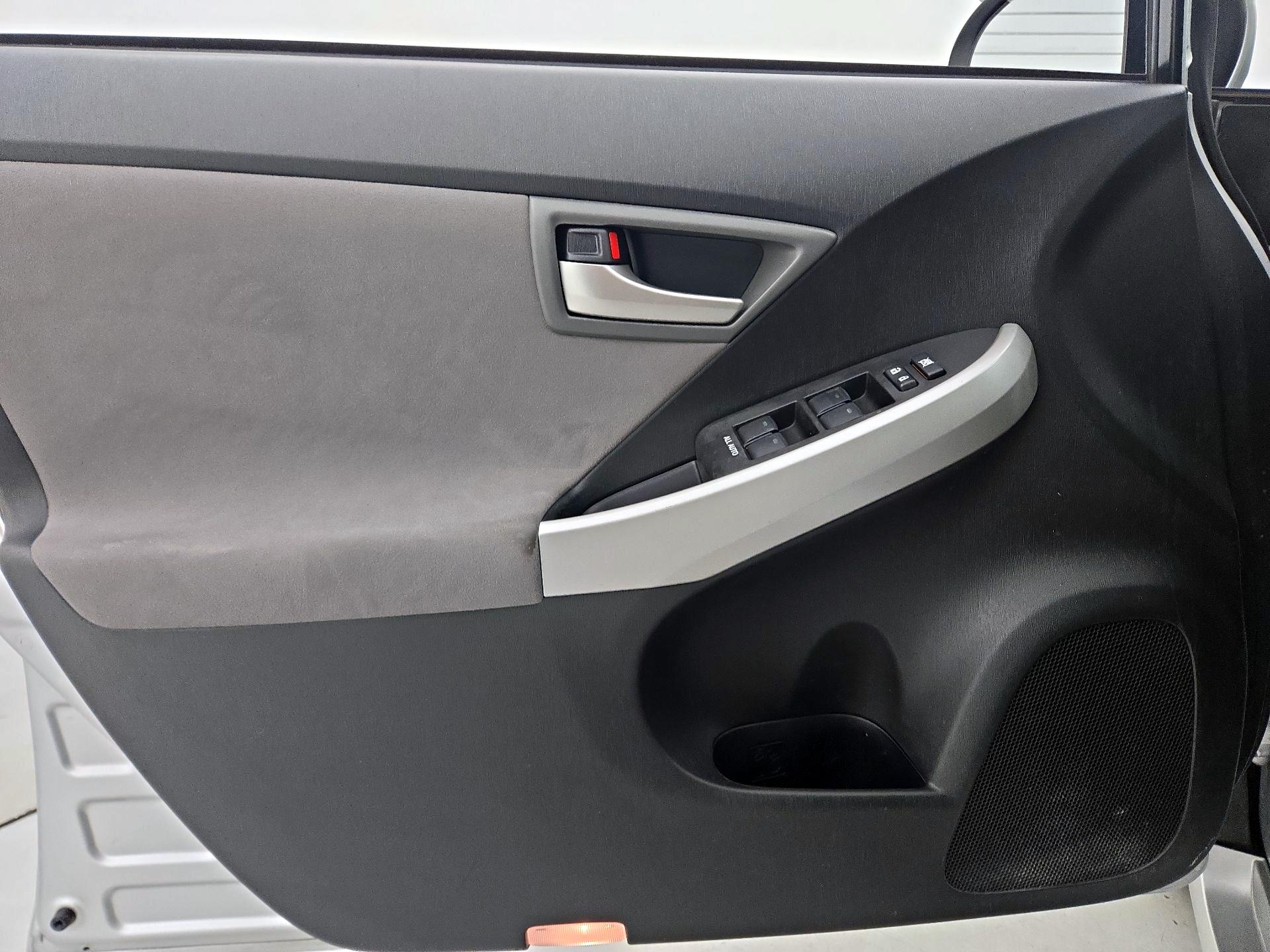 Thumbnail: 2015 Toyota Prius - 12