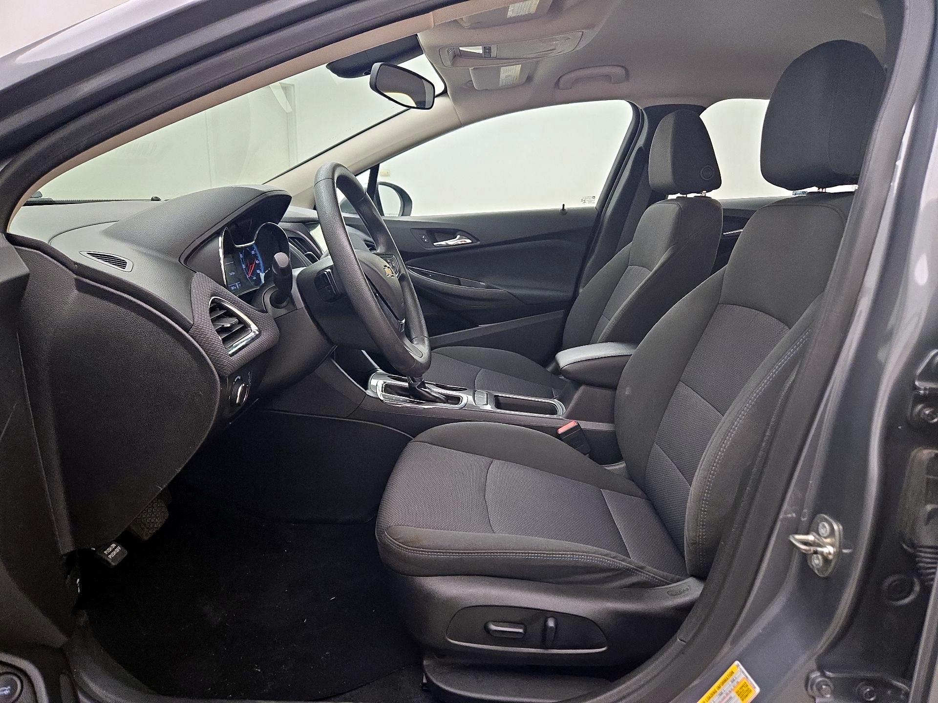 Thumbnail: 2018 Chevrolet Cruze - 11
