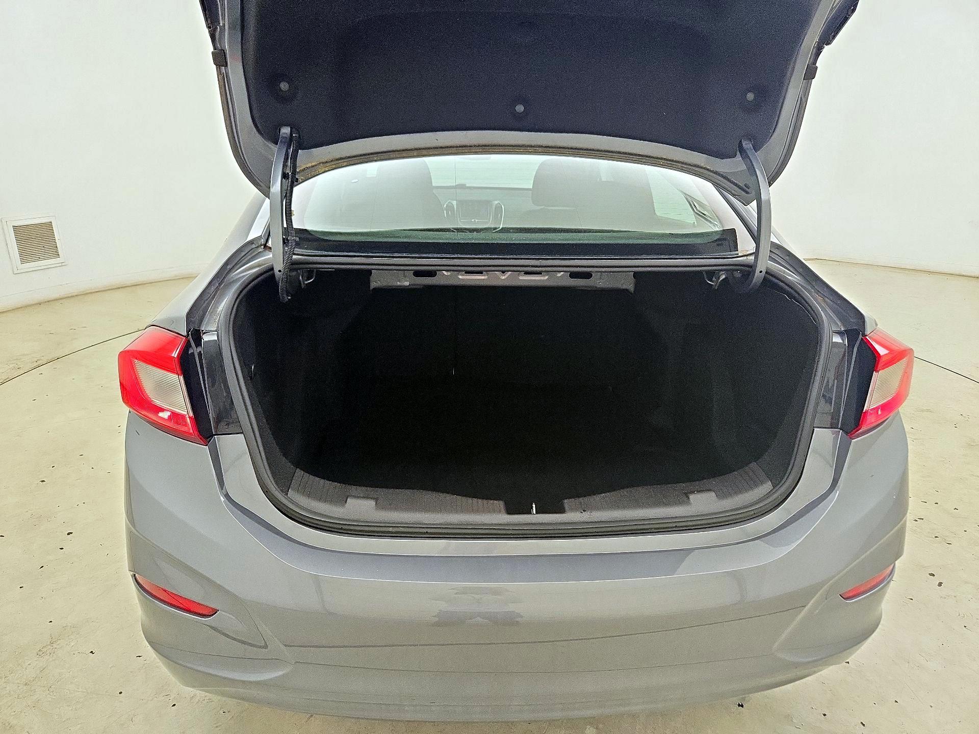 Thumbnail: 2018 Chevrolet Cruze - 20