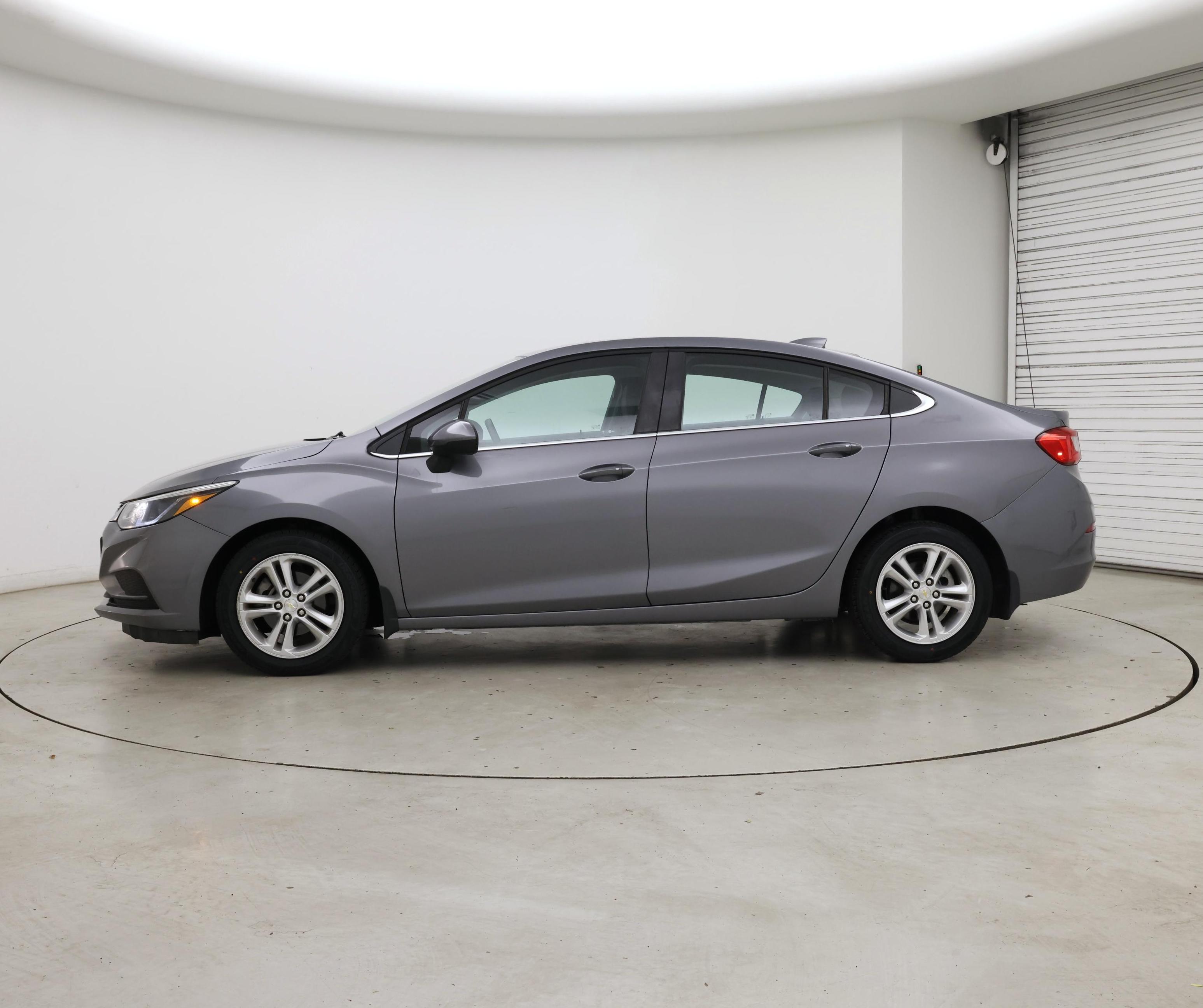 Thumbnail: 2018 Chevrolet Cruze - 3