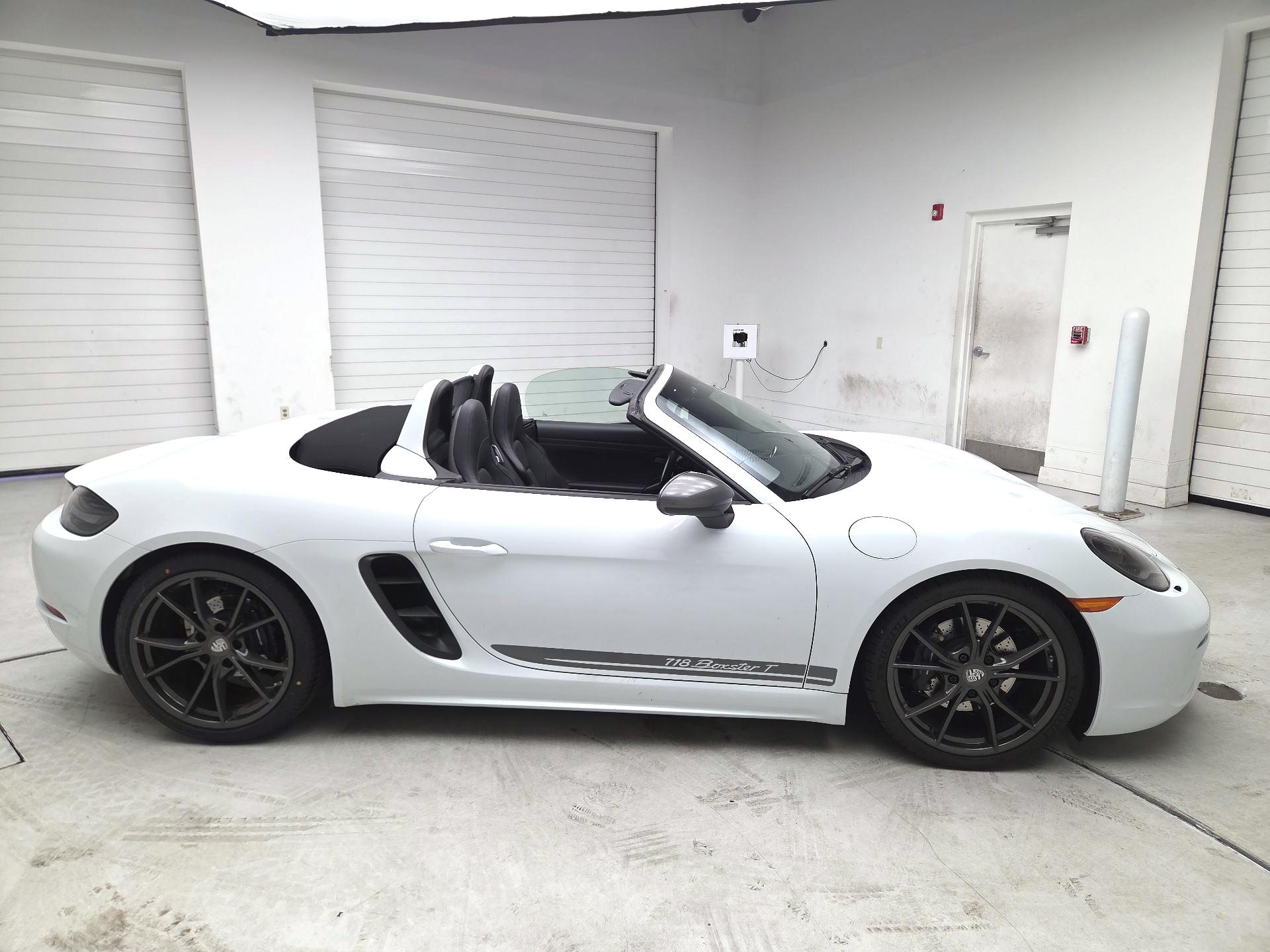 Thumbnail: 2021 Porsche 718 Boxster - 4