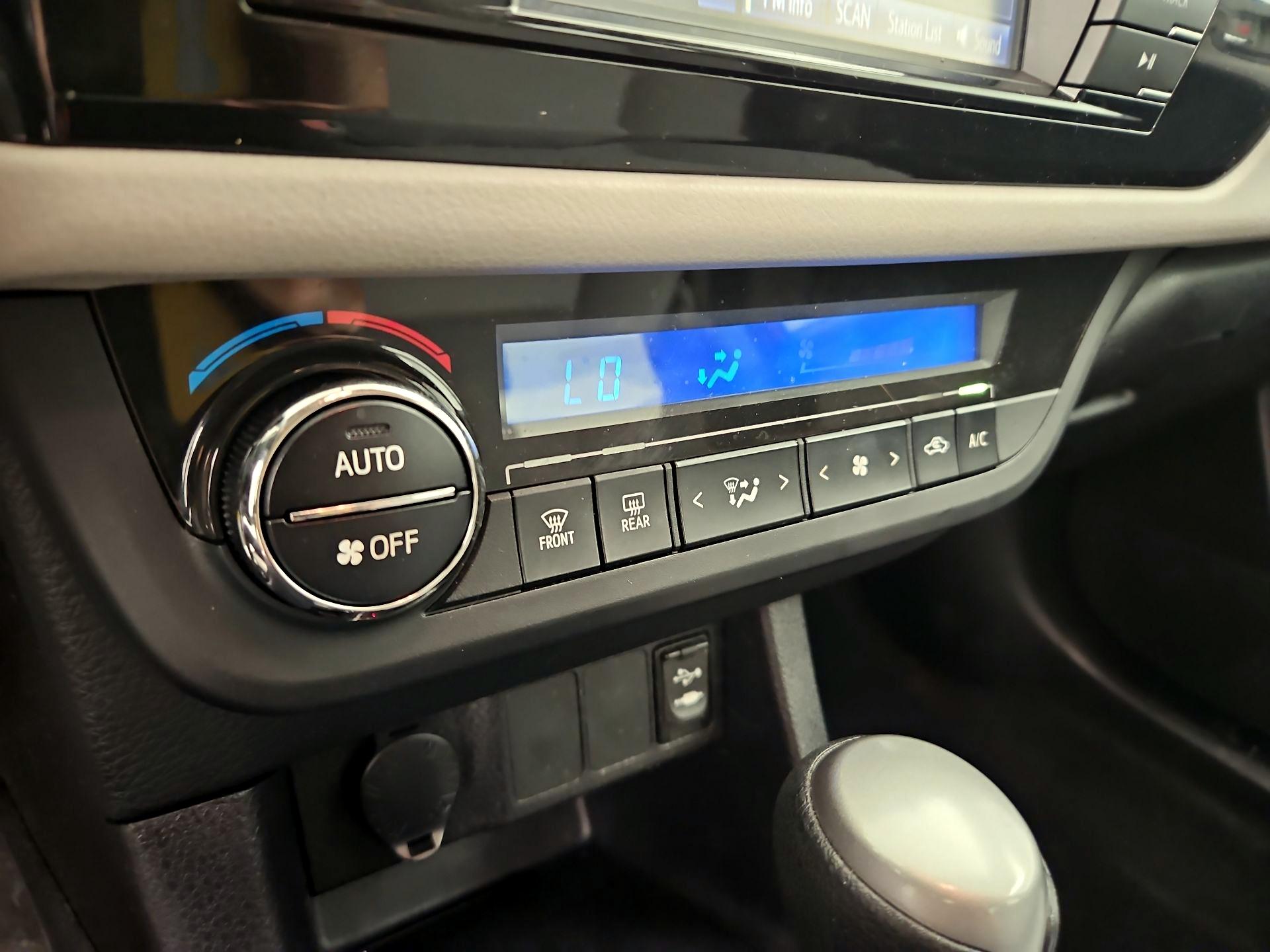 Thumbnail: 2014 Toyota Corolla - 16