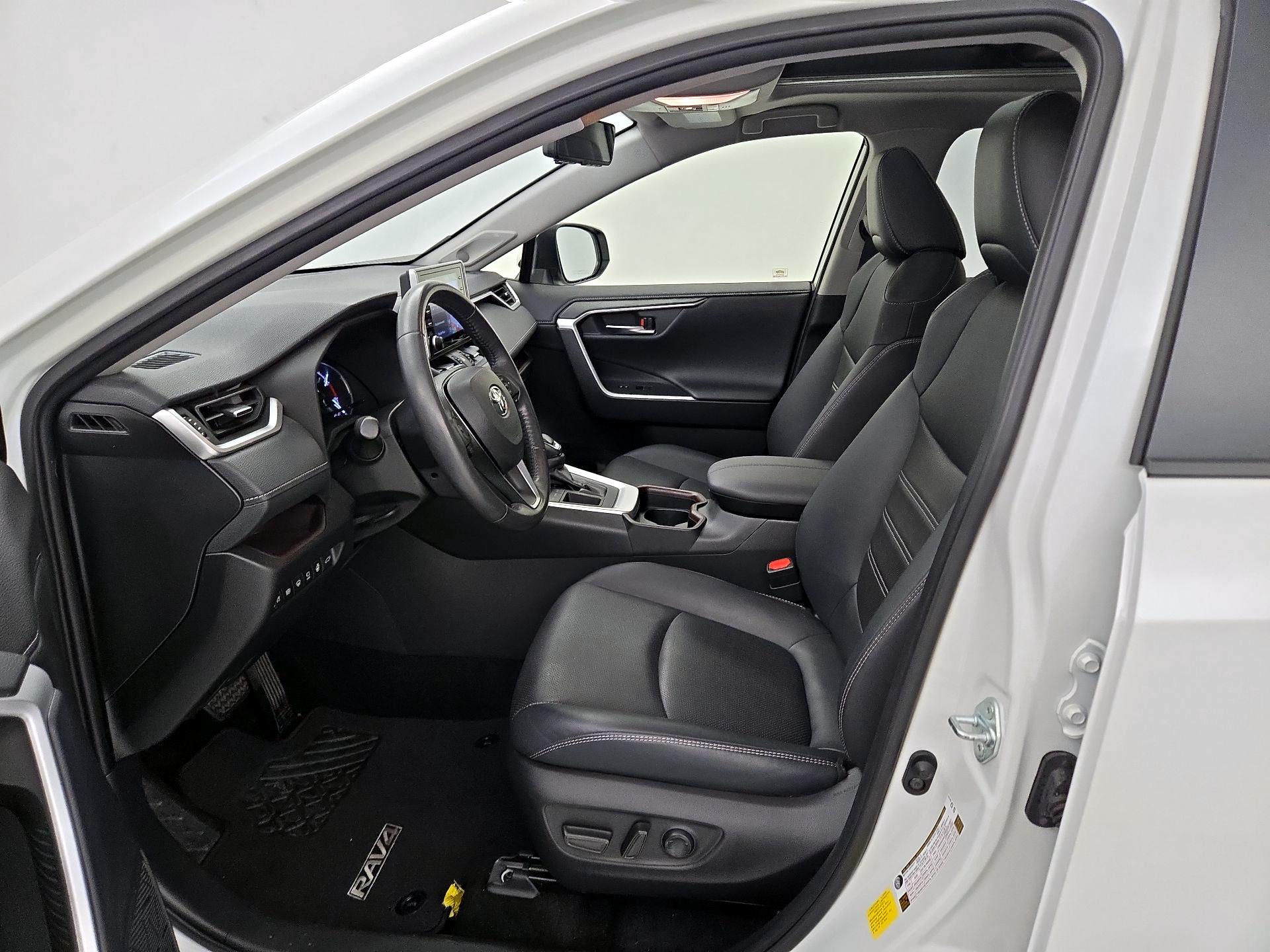 Thumbnail: 2019 Toyota RAV4 - 11