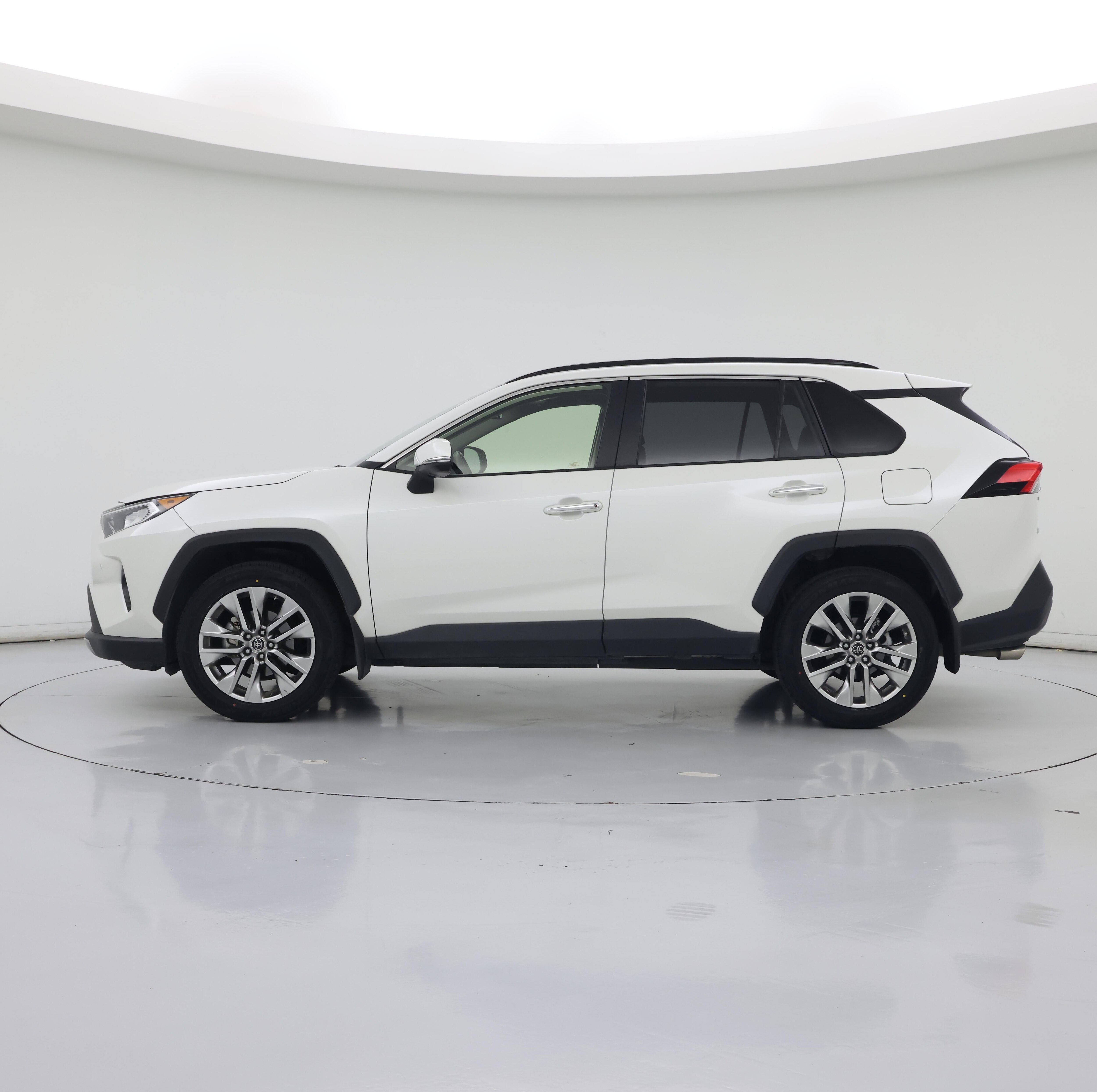 Thumbnail: 2019 Toyota RAV4 - 3