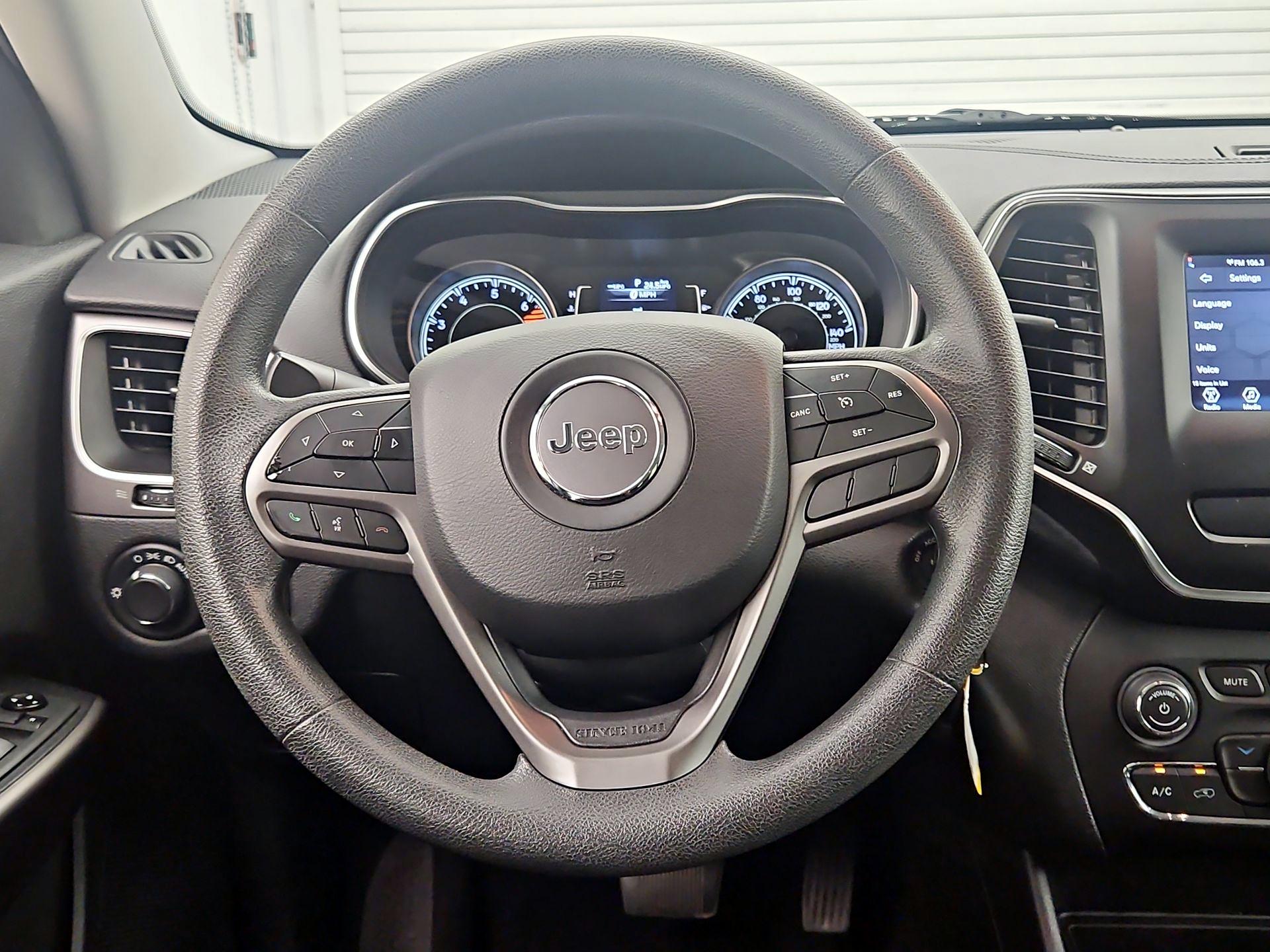 Thumbnail: 2020 Jeep Cherokee - 10
