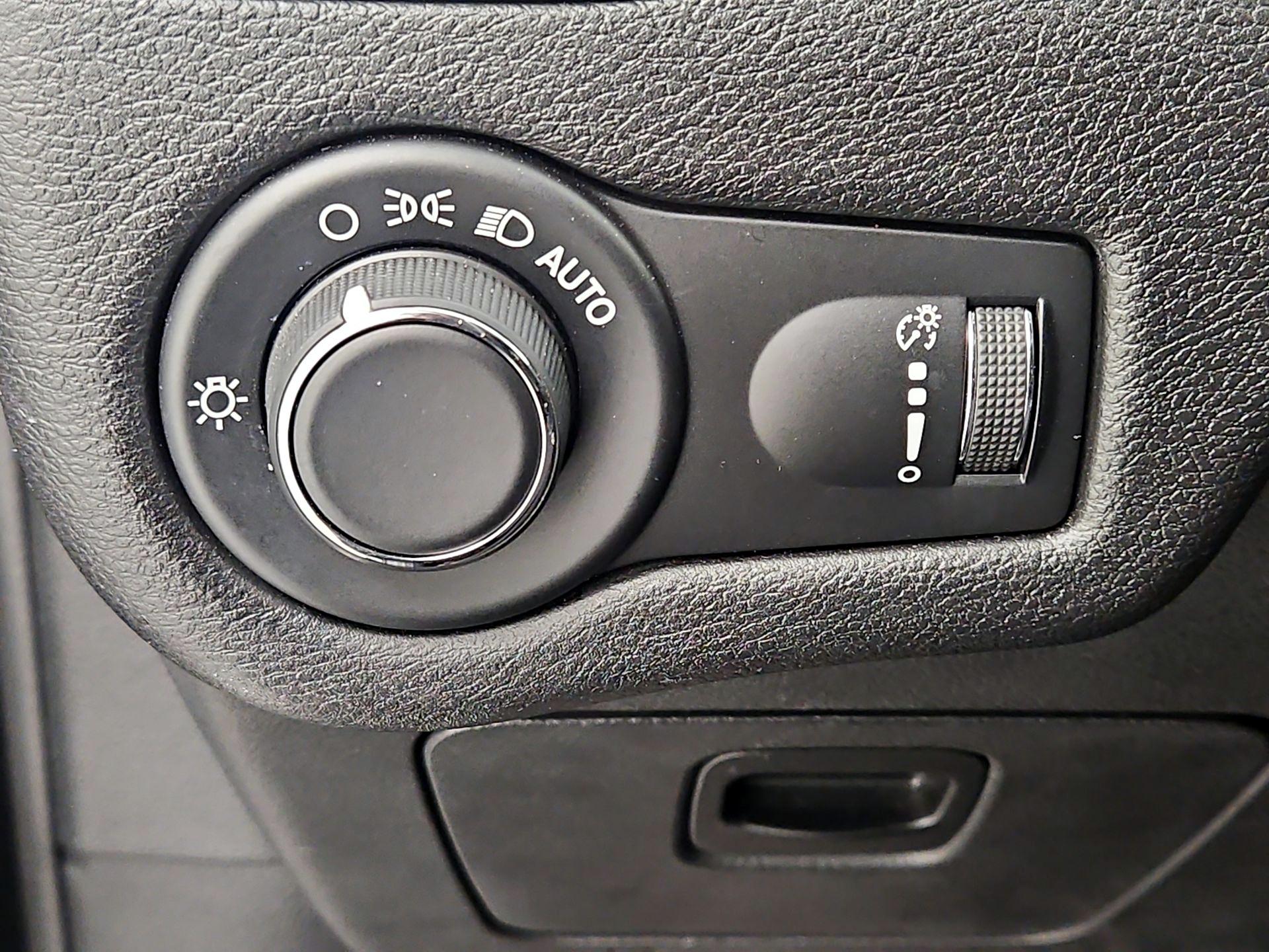 Thumbnail: 2020 Jeep Cherokee - 13