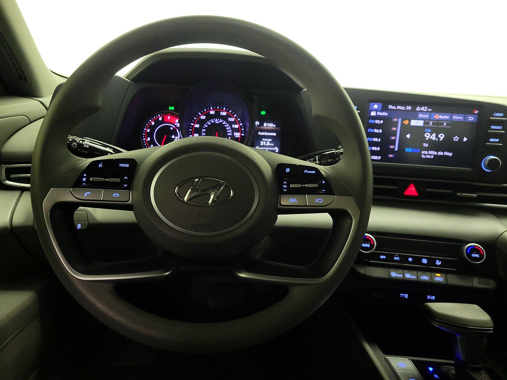 Thumbnail: 2022 Hyundai Elantra - 10