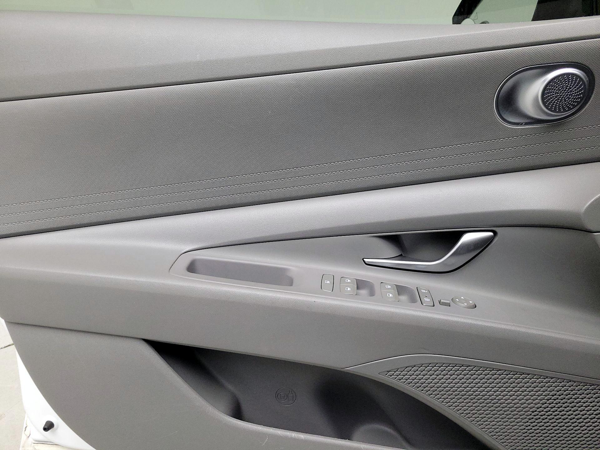 Thumbnail: 2022 Hyundai Elantra - 12