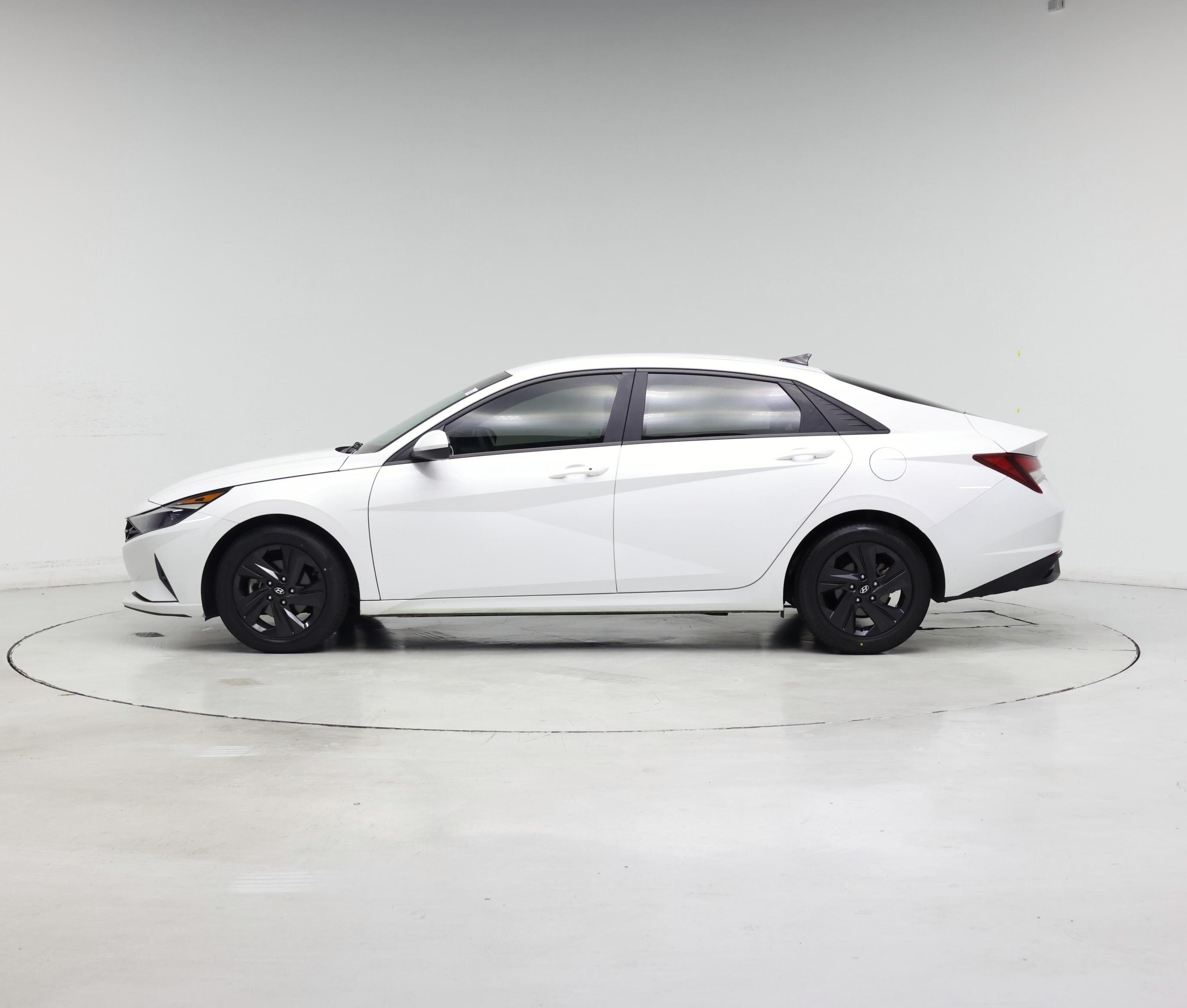Thumbnail: 2022 Hyundai Elantra - 3