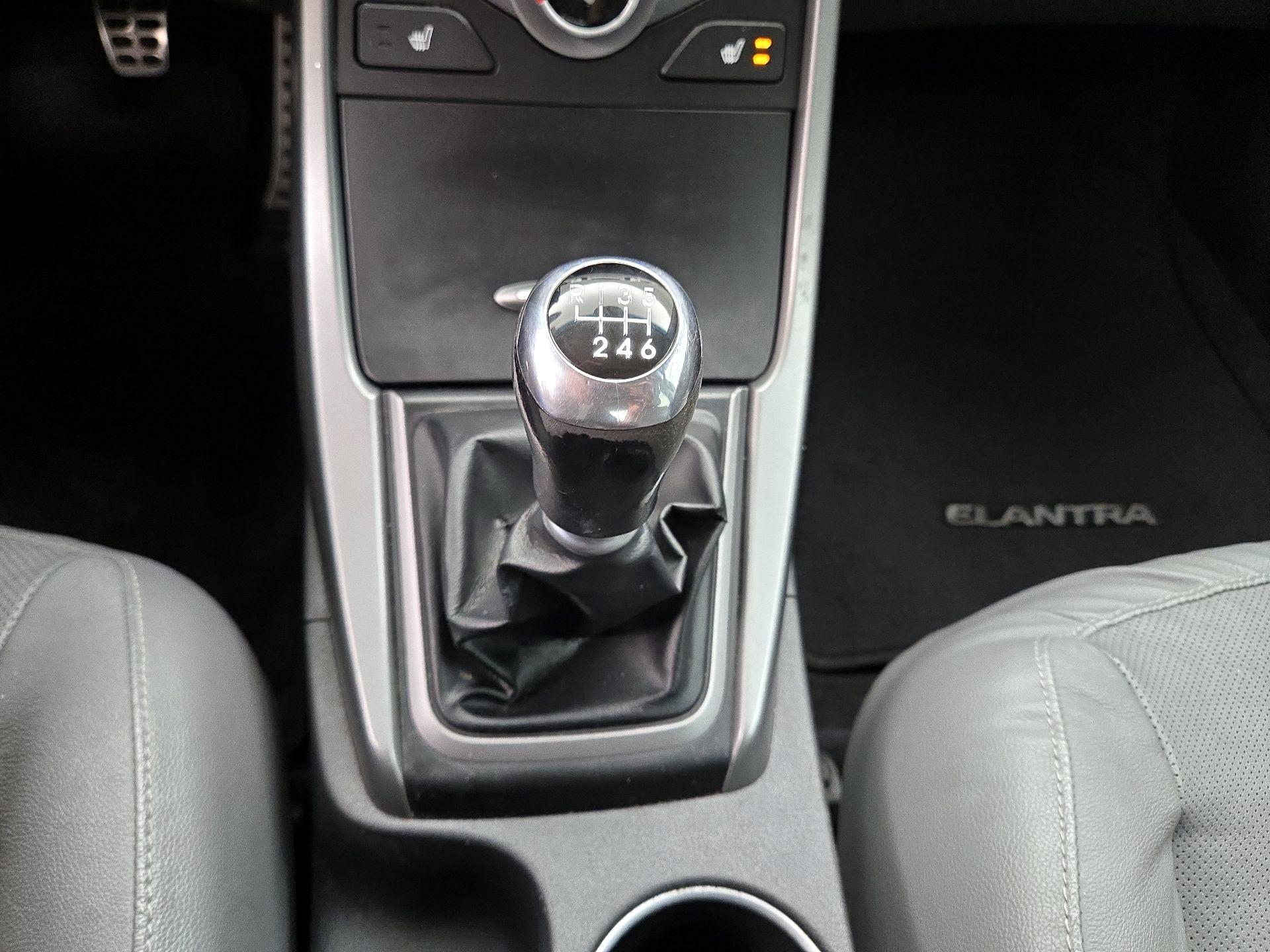 Thumbnail: 2014 Hyundai Elantra - 17