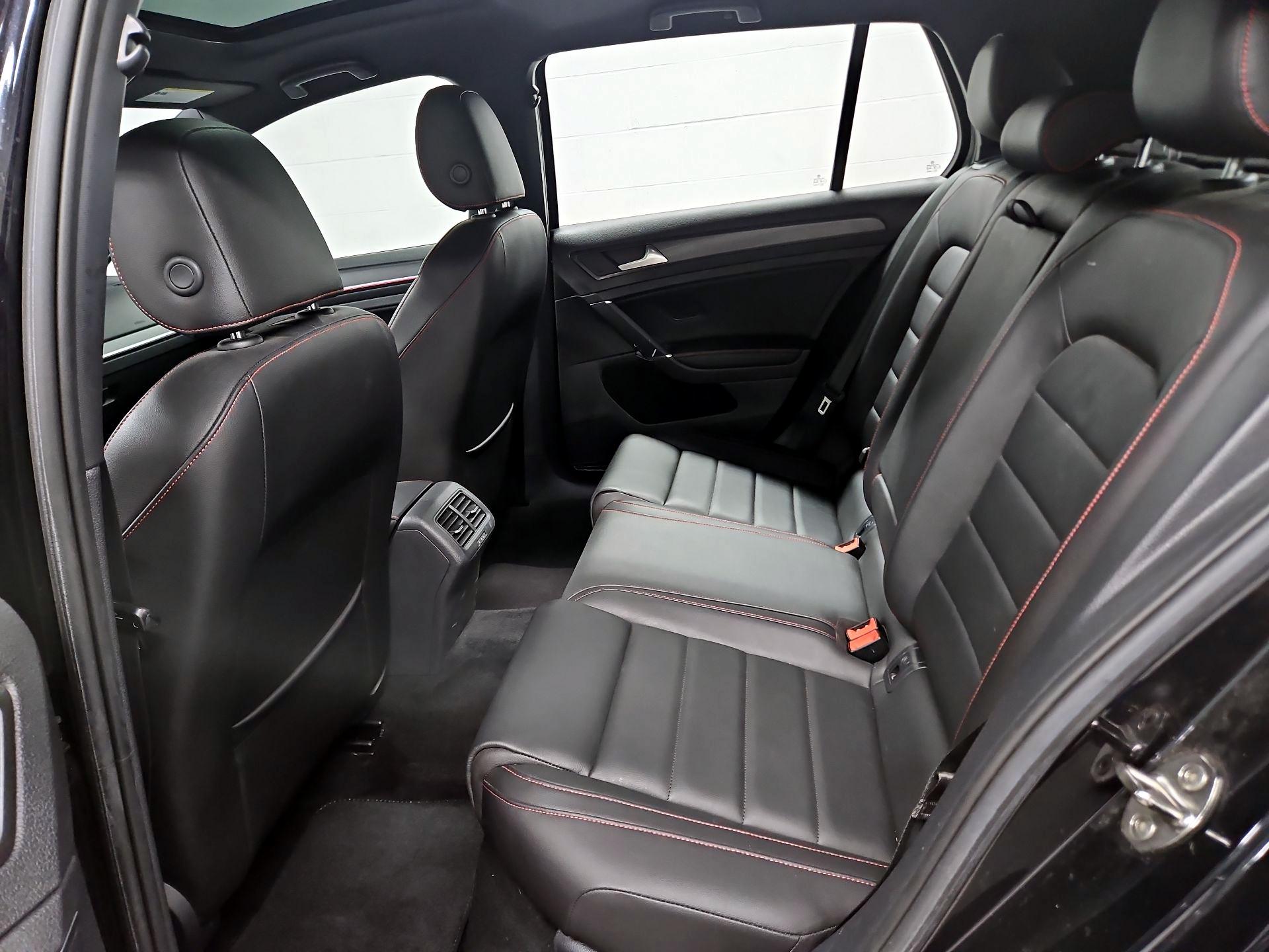 Thumbnail: 2019 Volkswagen Golf - 20