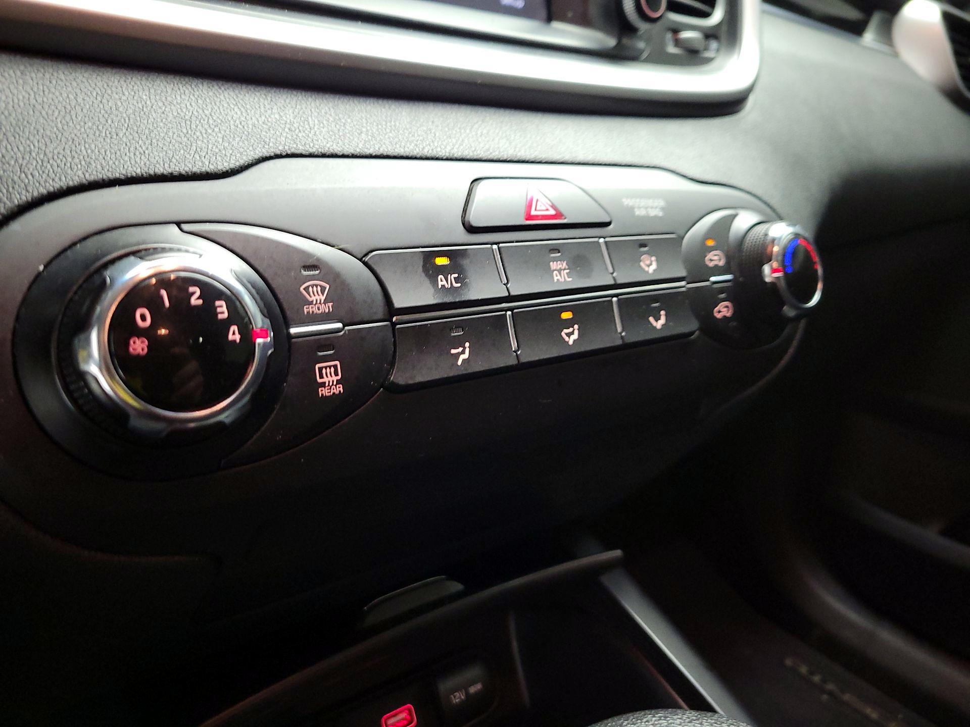 Thumbnail: 2019 Kia Sorento - 14