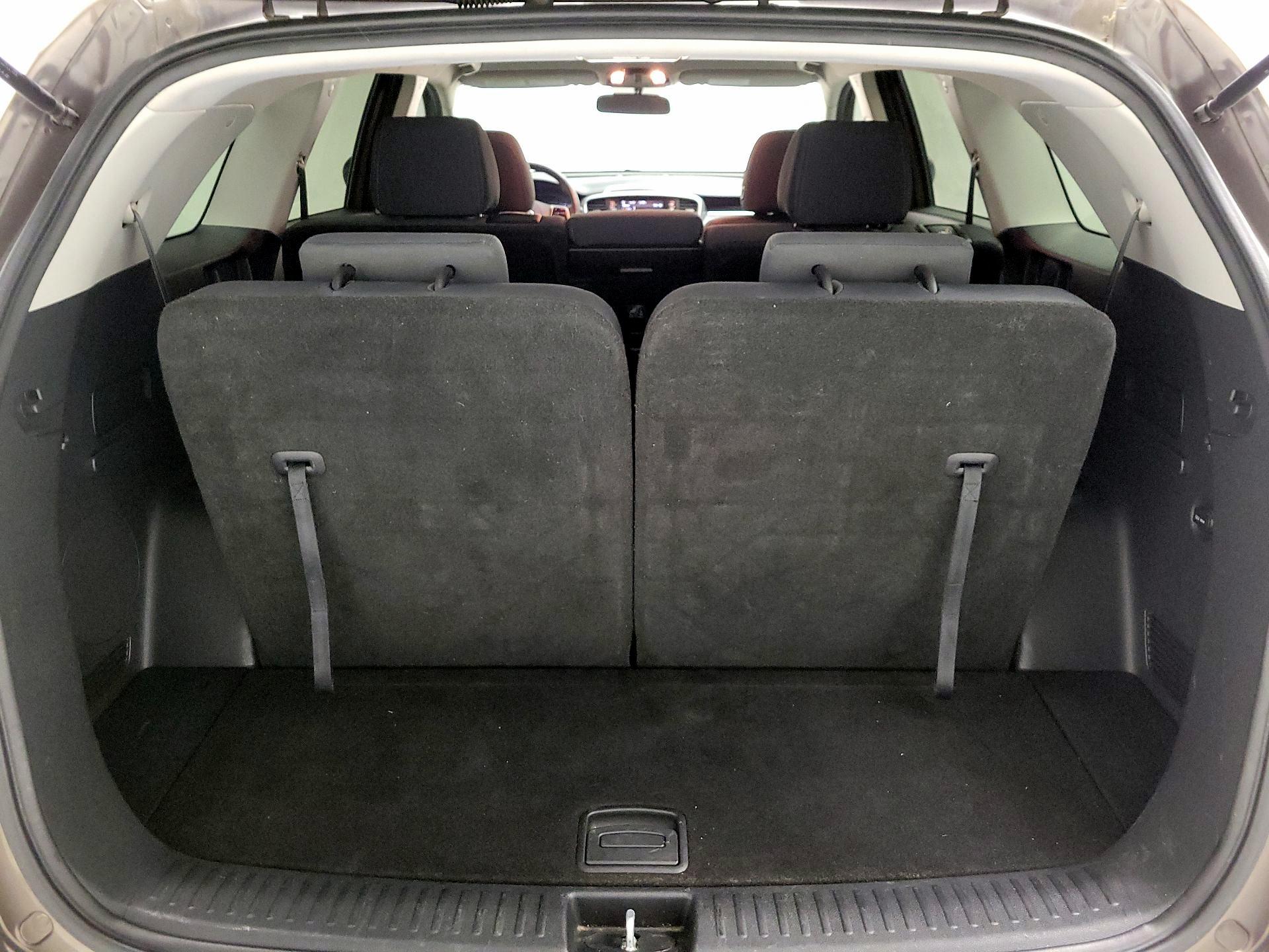 Thumbnail: 2019 Kia Sorento - 16