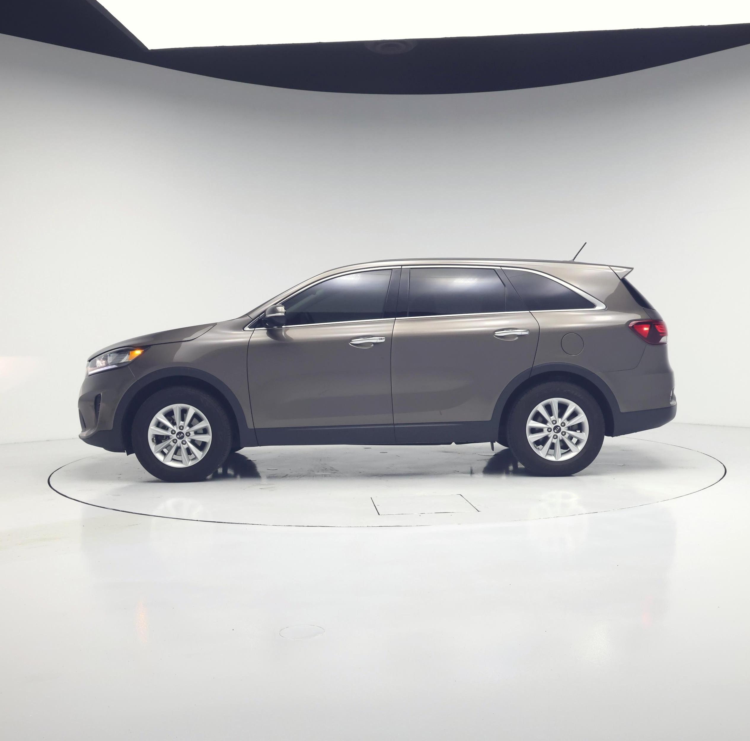 Thumbnail: 2019 Kia Sorento - 3