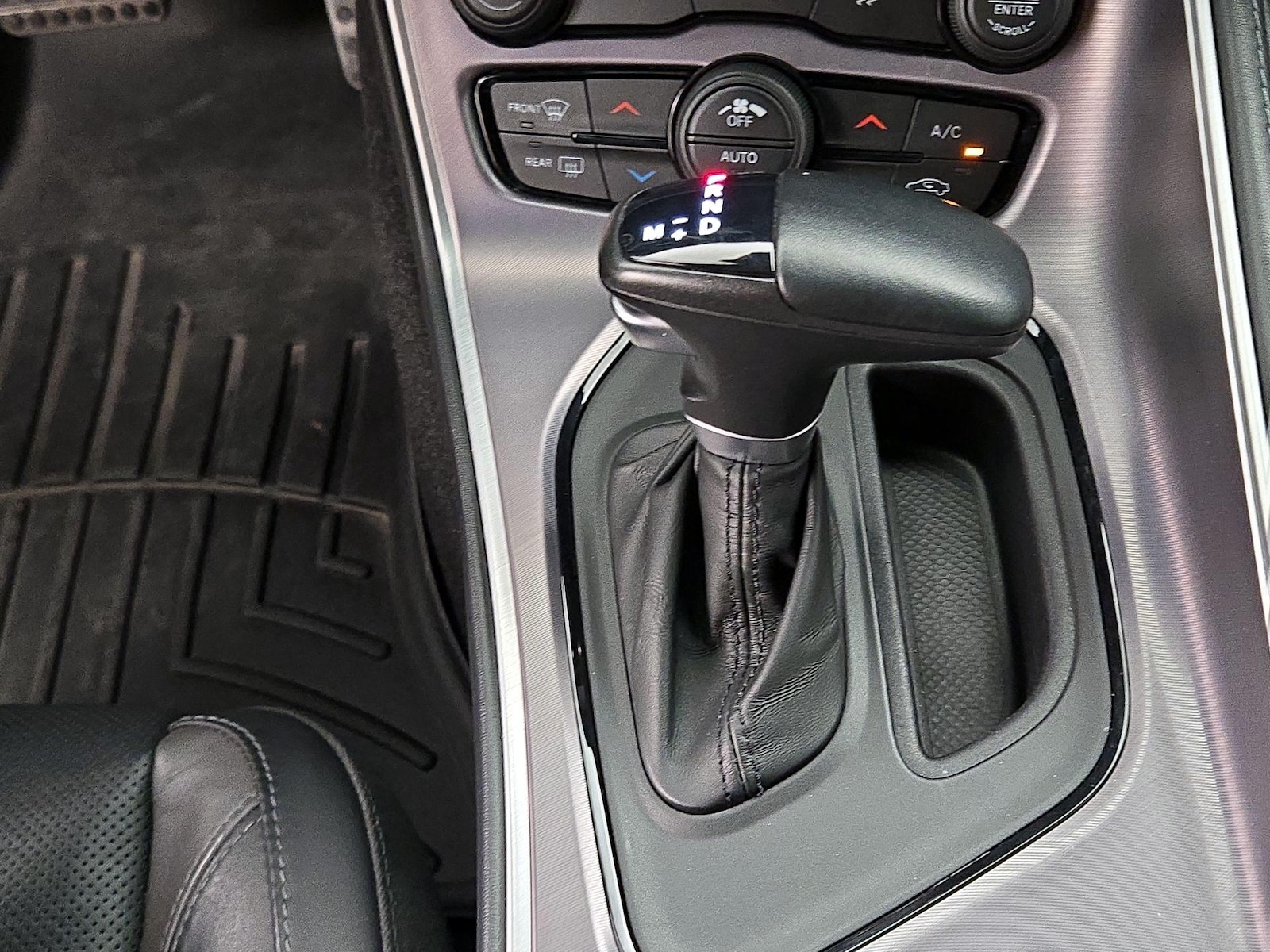 2022 Dodge Challenger SXT - Photo 19
