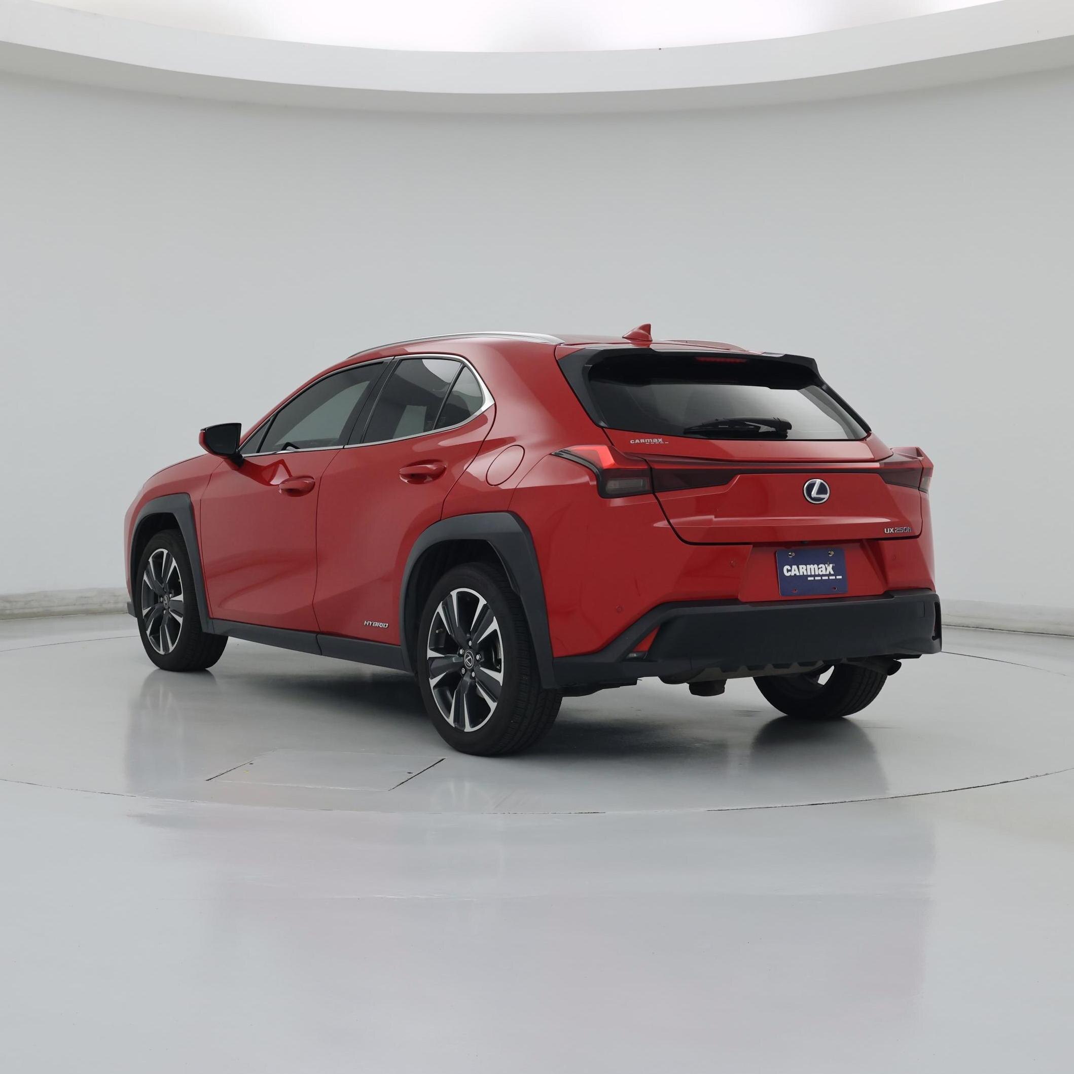 Thumbnail: 2021 Lexus UX - 2