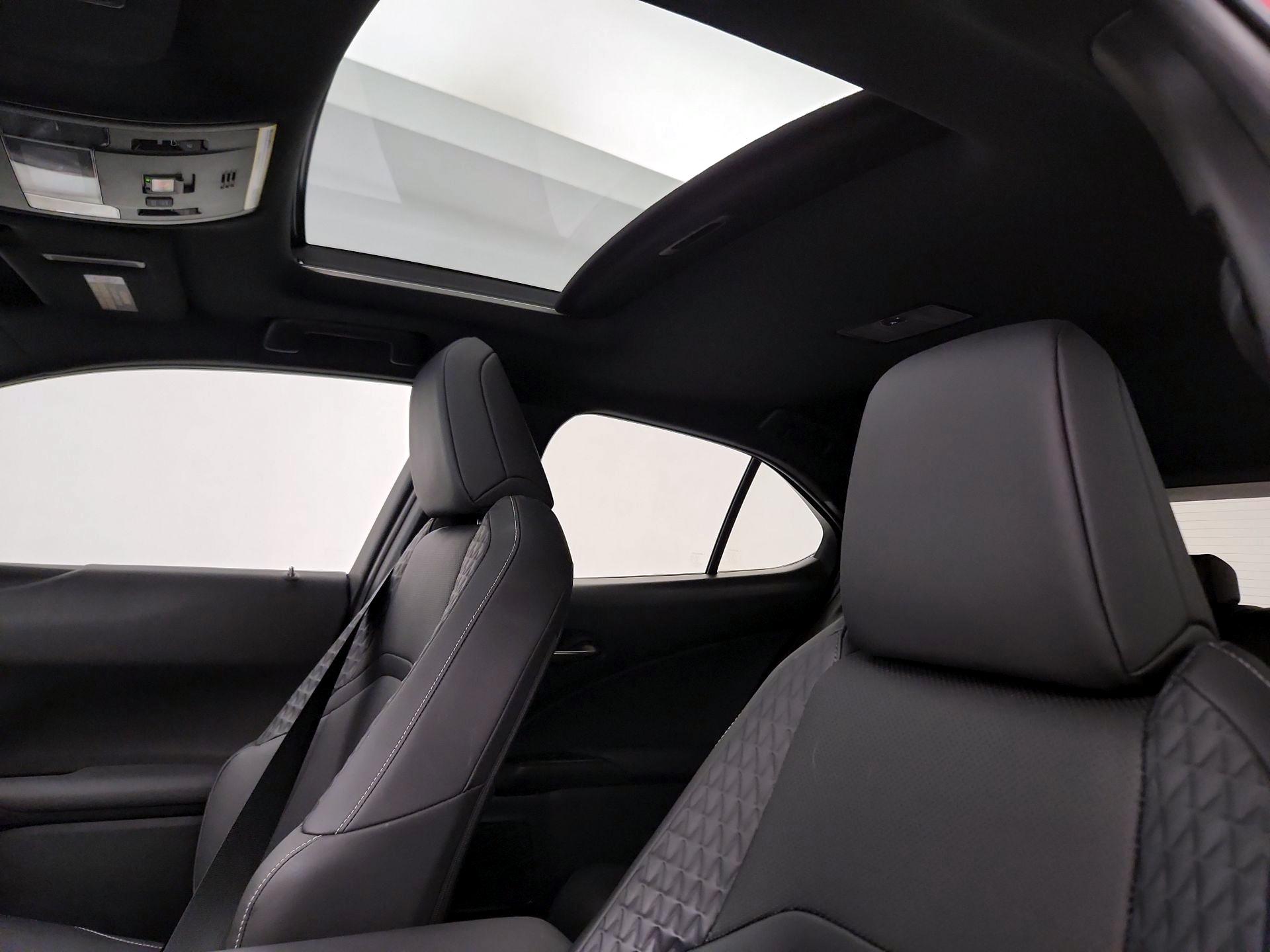 Thumbnail: 2021 Lexus UX - 19
