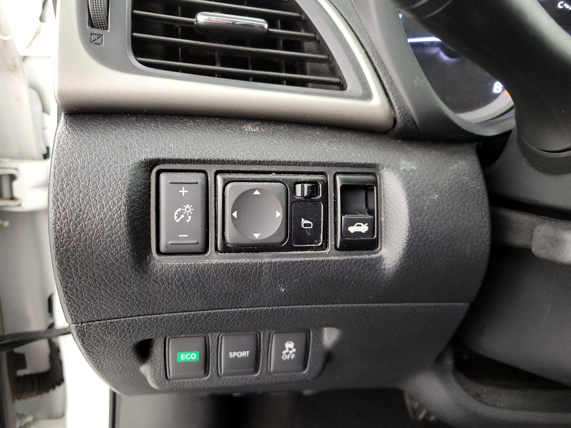 Thumbnail: 2014 Nissan Sentra - 13