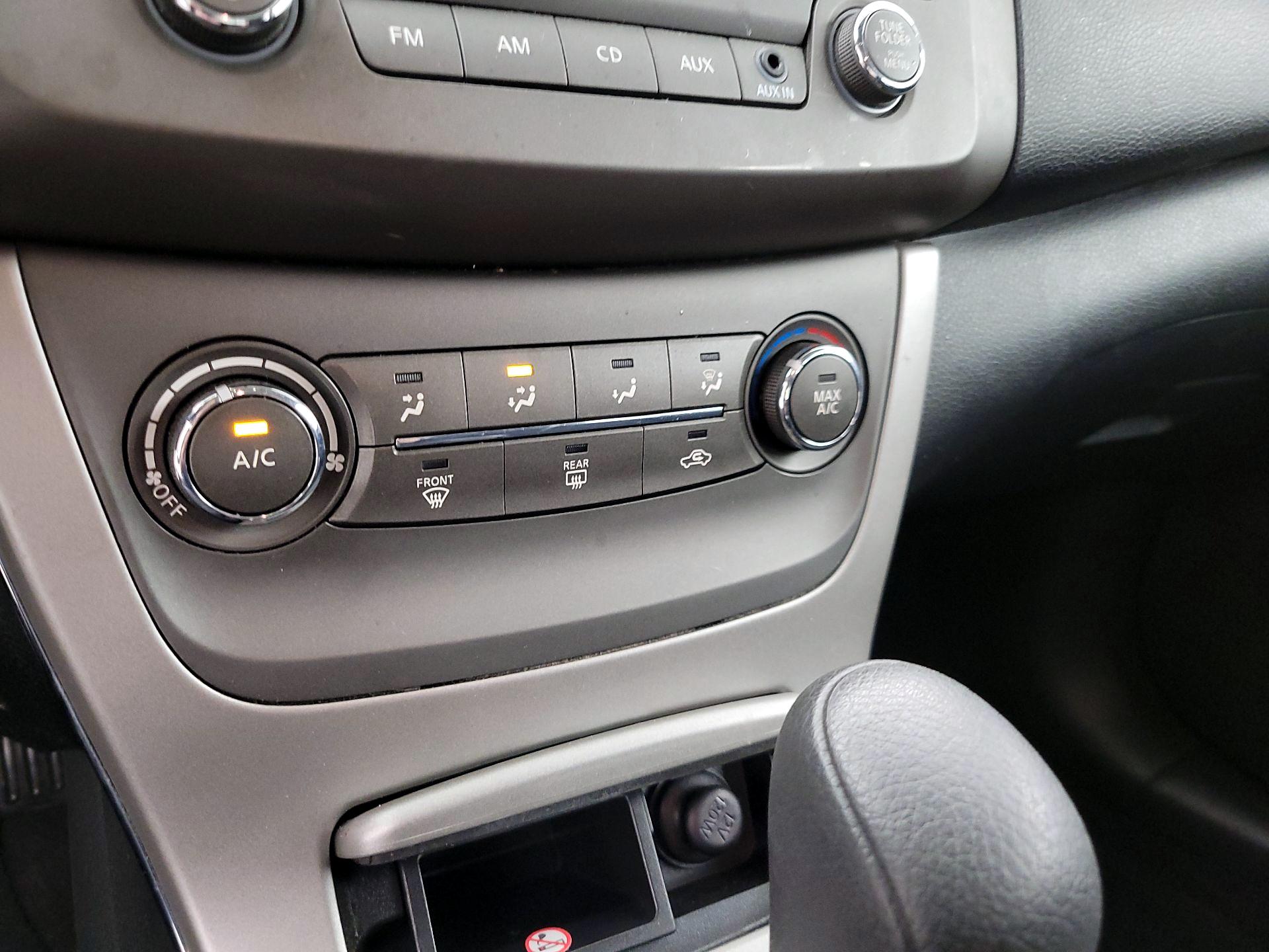 Thumbnail: 2014 Nissan Sentra - 15