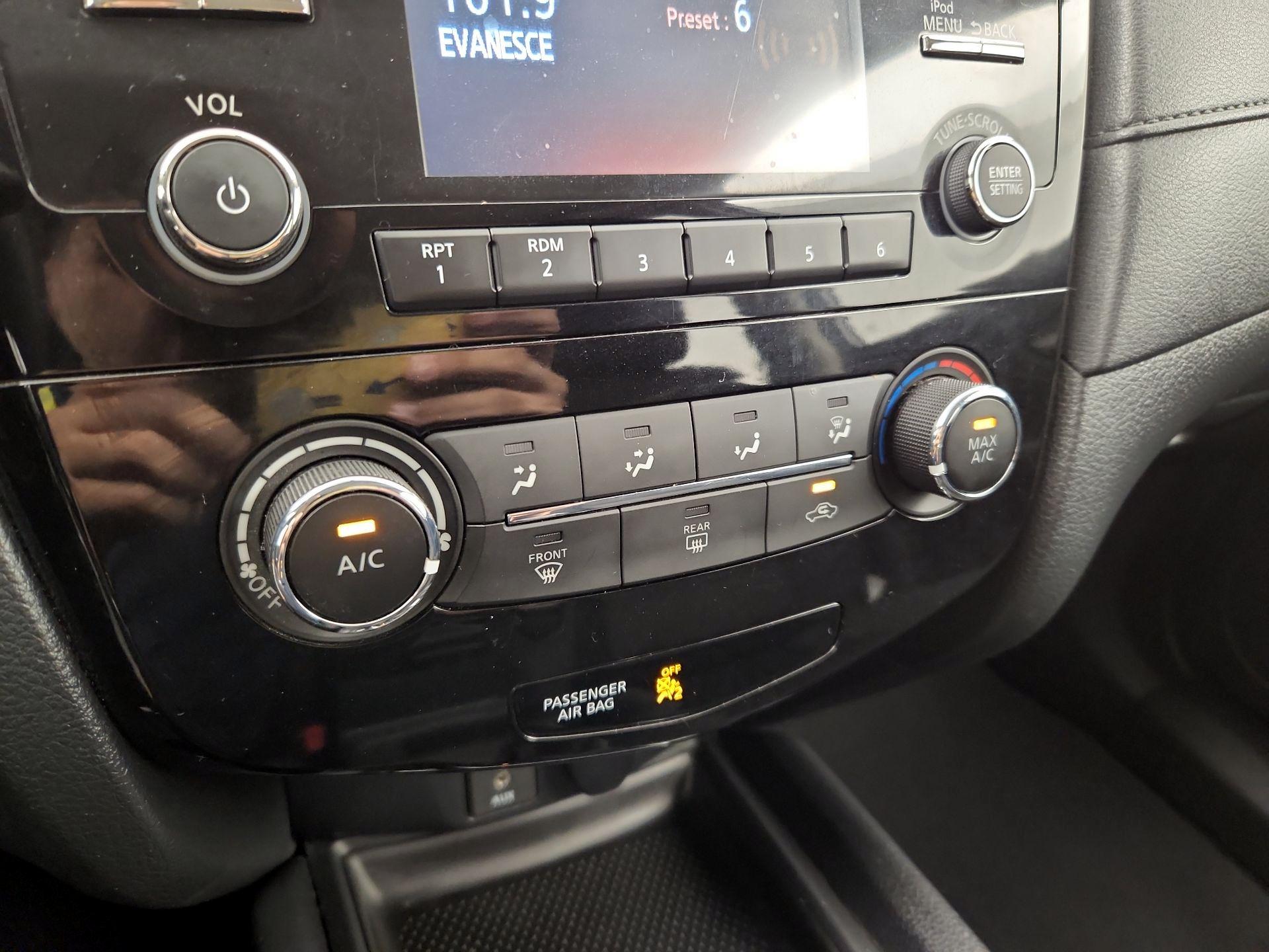 Thumbnail: 2017 Nissan Rogue - 16