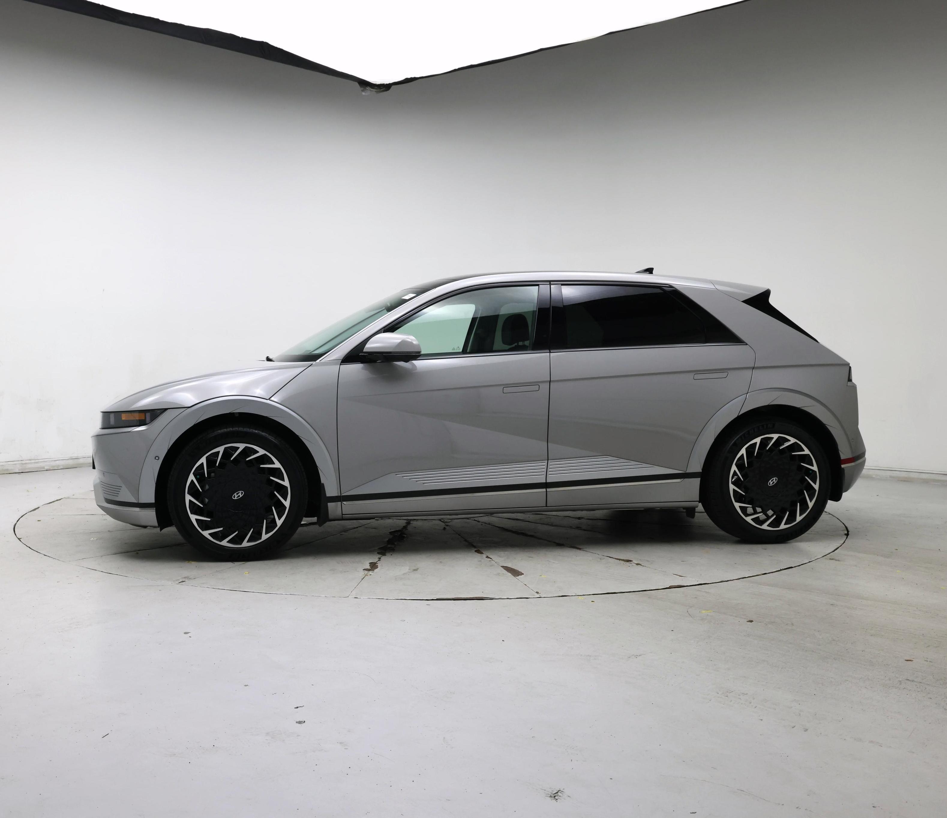 Thumbnail: 2024 Hyundai Ioniq 5 - 3